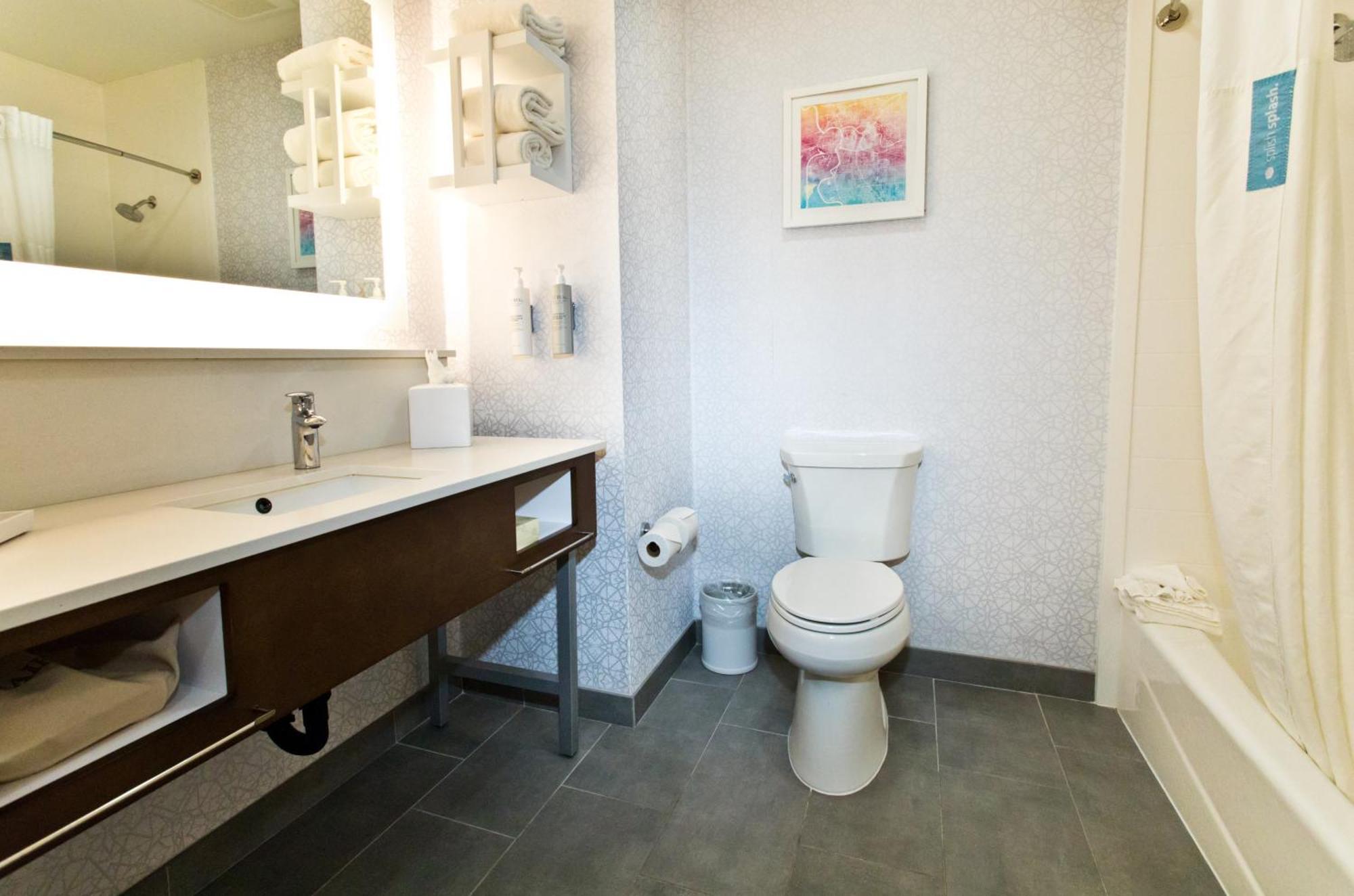 King Room - Hearing Access/Non-Smoking