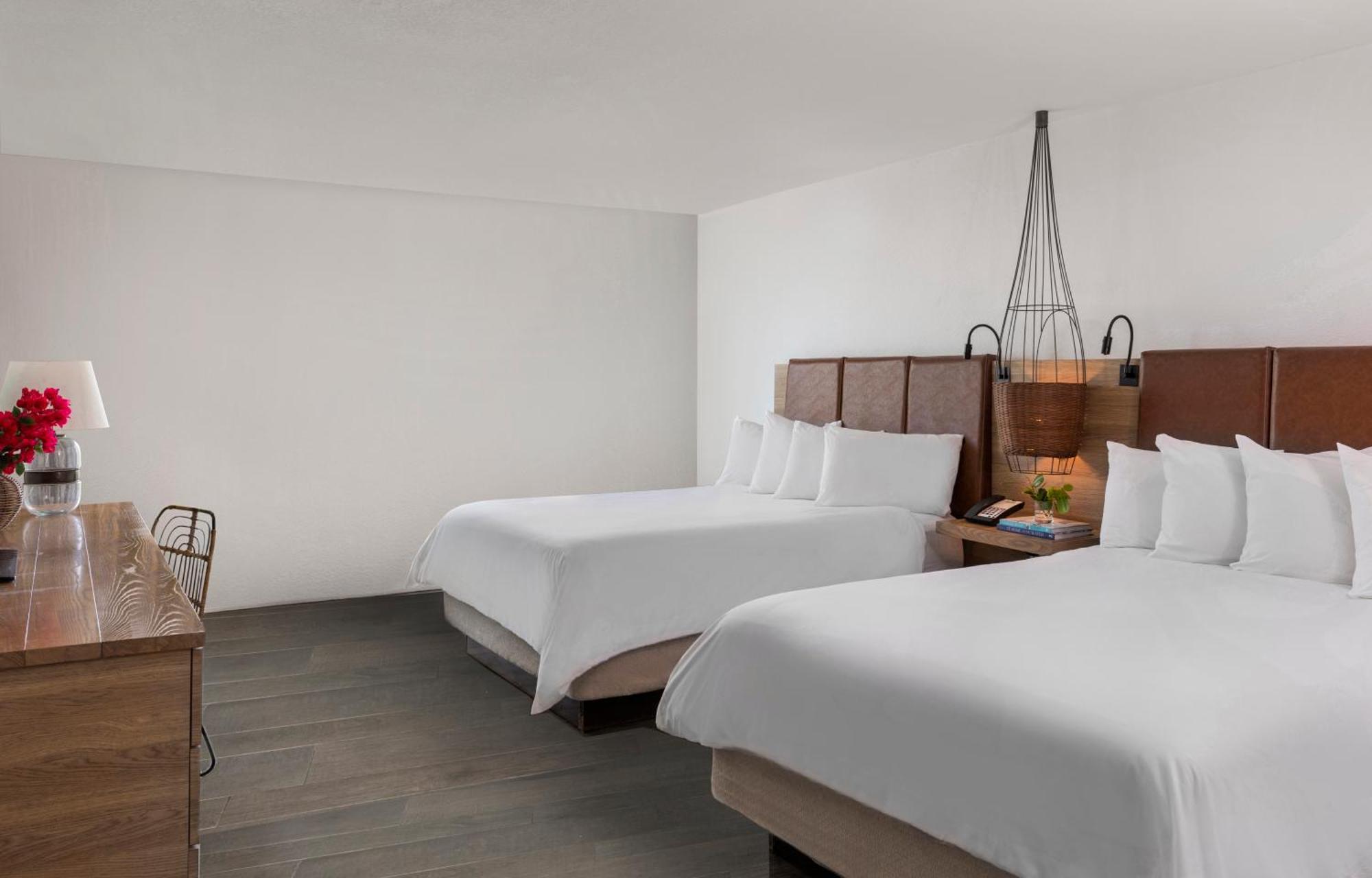 Oceanfront Suite with Two Queen Beds,1554170950:JPEG