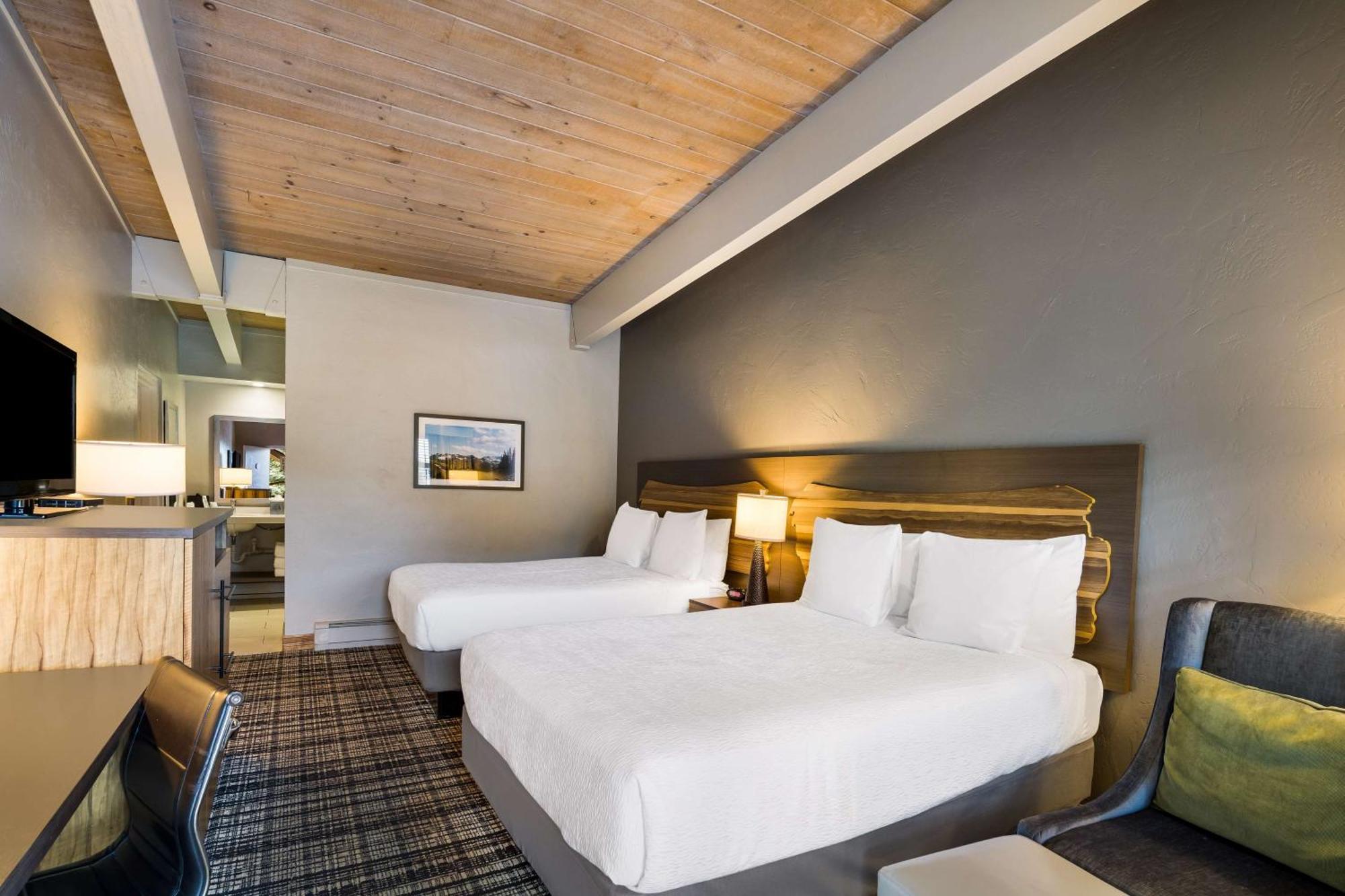 Queen Suite with Three Queen Beds