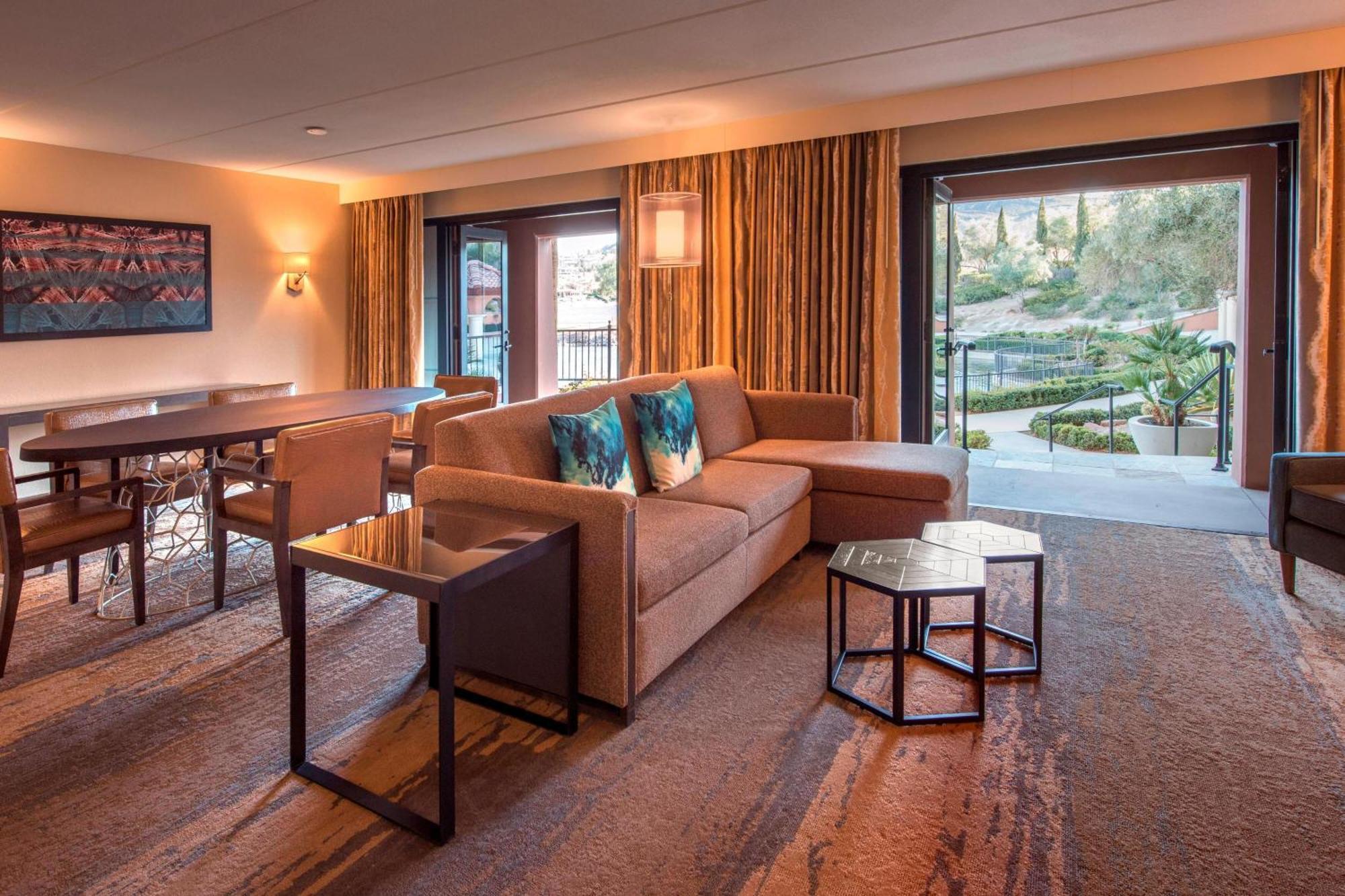 Hospitality, Parlor, Sofa bed, Lake view,1583651545:JPEG