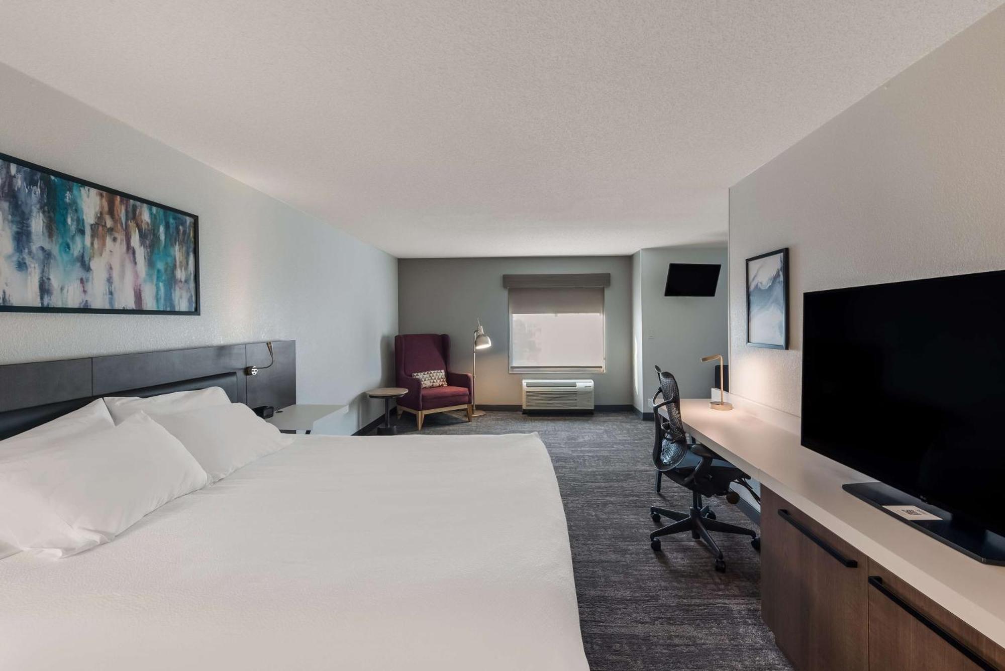 Deluxe King Room - Non-Smoking