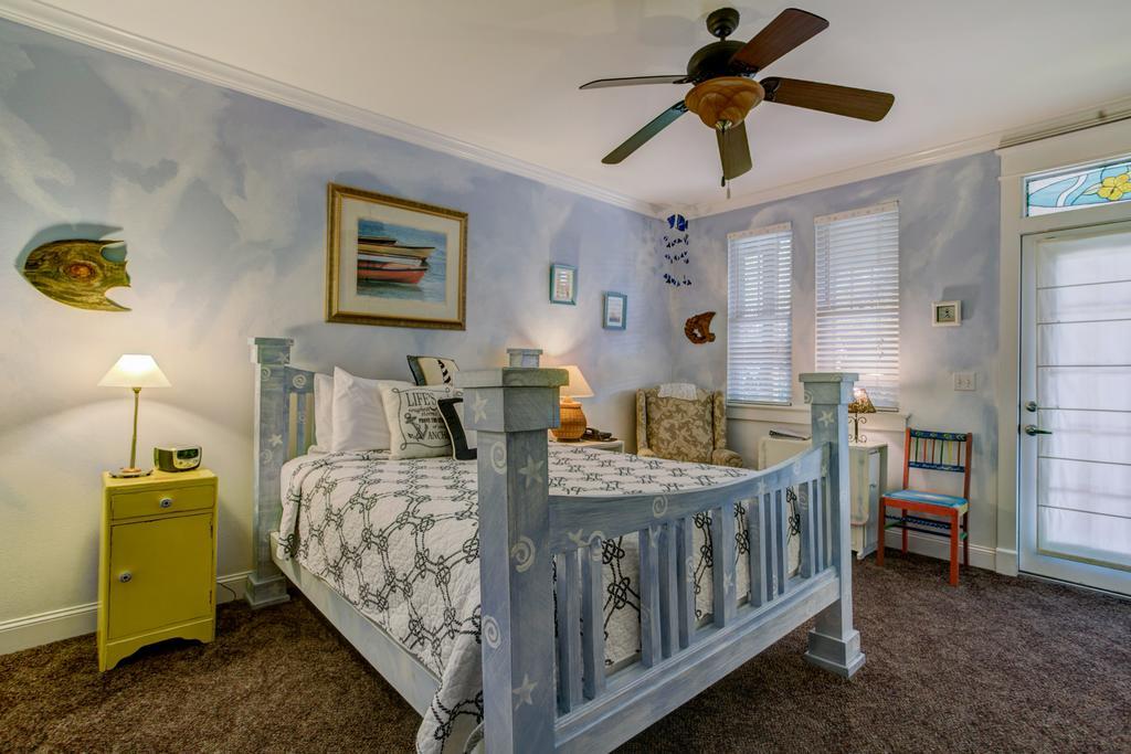 Deluxe Queen Suite - Not Pet Friendly