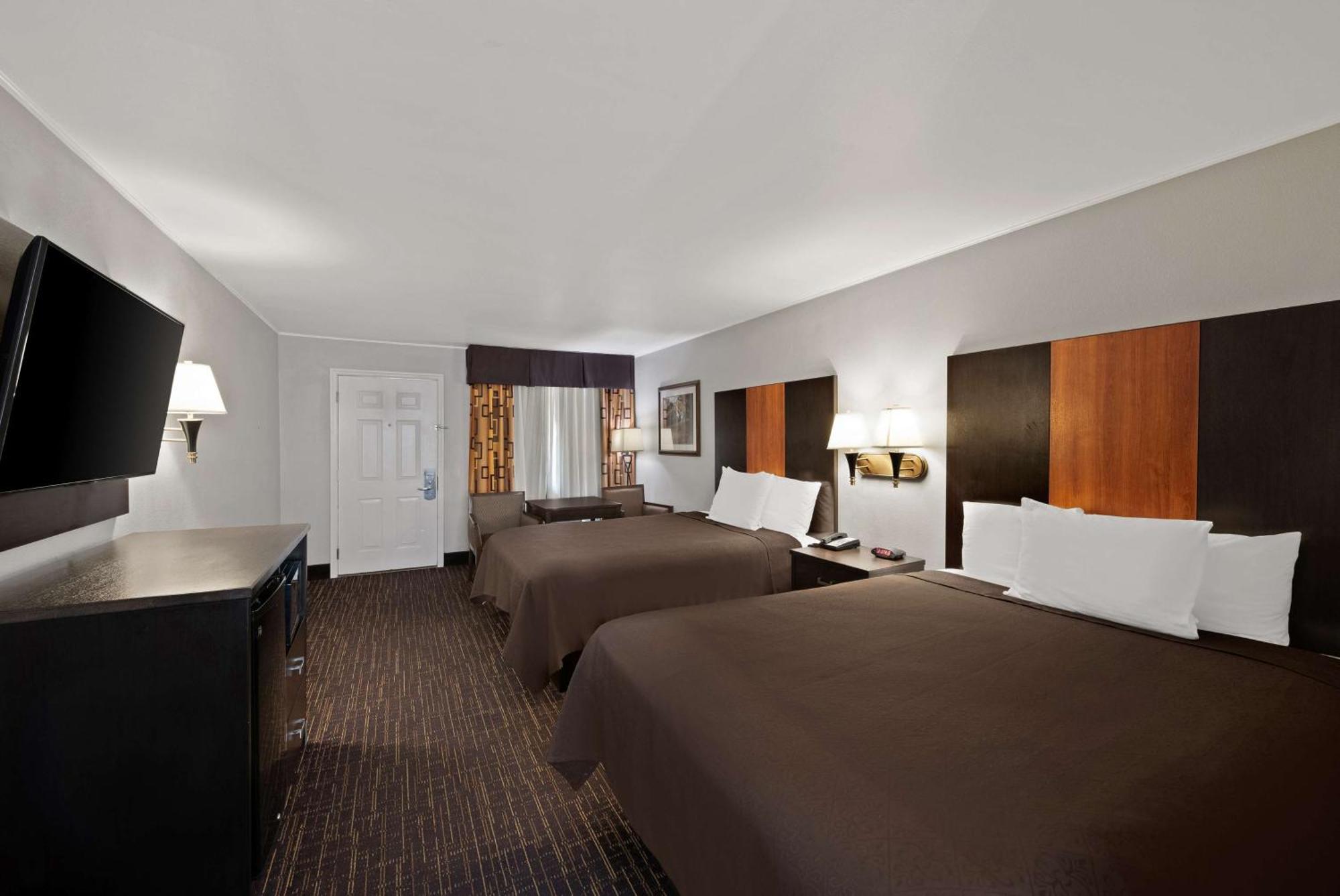 Queen Room with Two Queen Beds - Non-Smoking