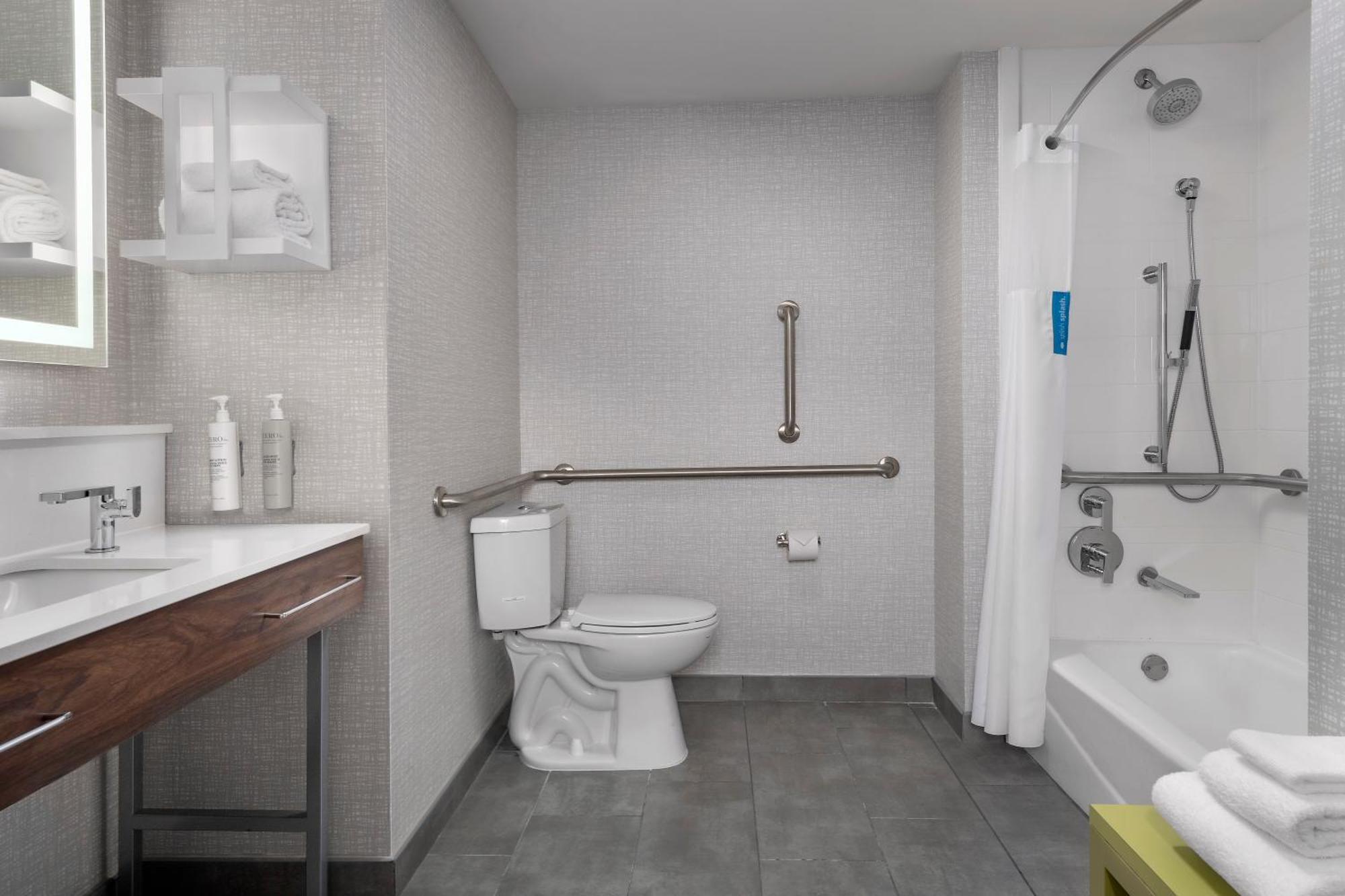 King Room with Accessible Tub - Mobility and Hearing Access/Non-Smoking,1622029121:JPEG