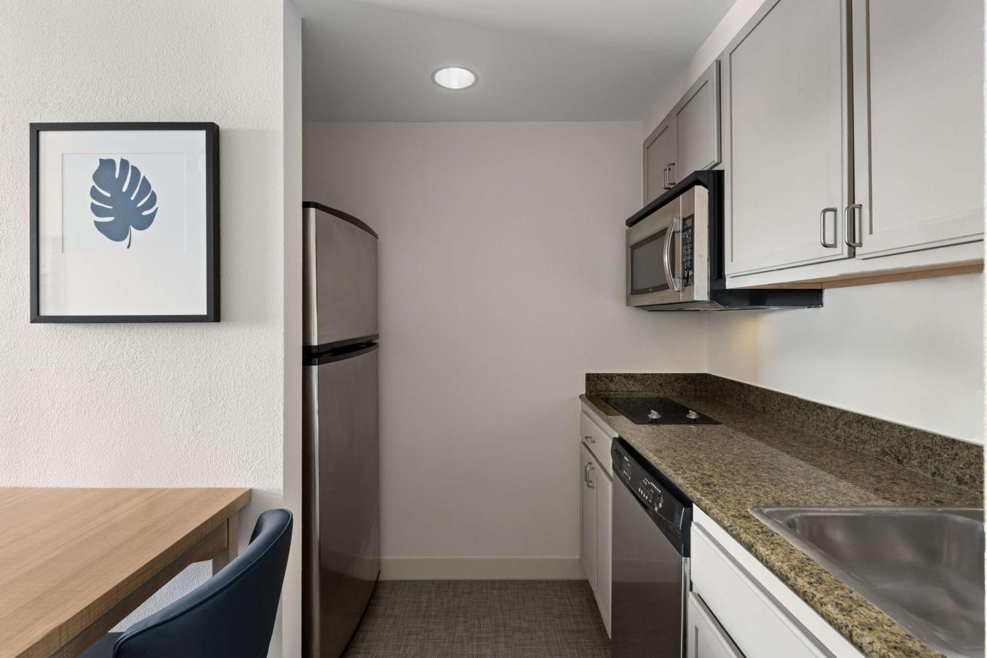 King Room with Roll-In Shower - Mobility and Hearing Access/Non-Smoking