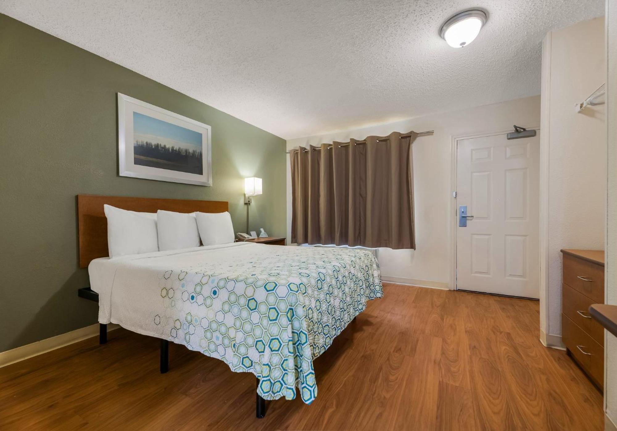 Studio Queen Room Disability Access Non-Smoking