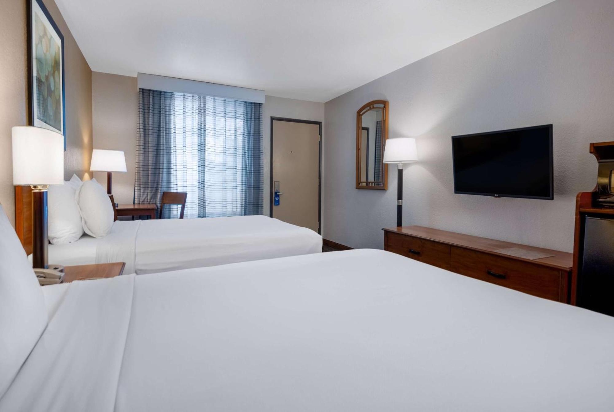 Deluxe Queen Room with Two Queen Beds - Non-Smoking
