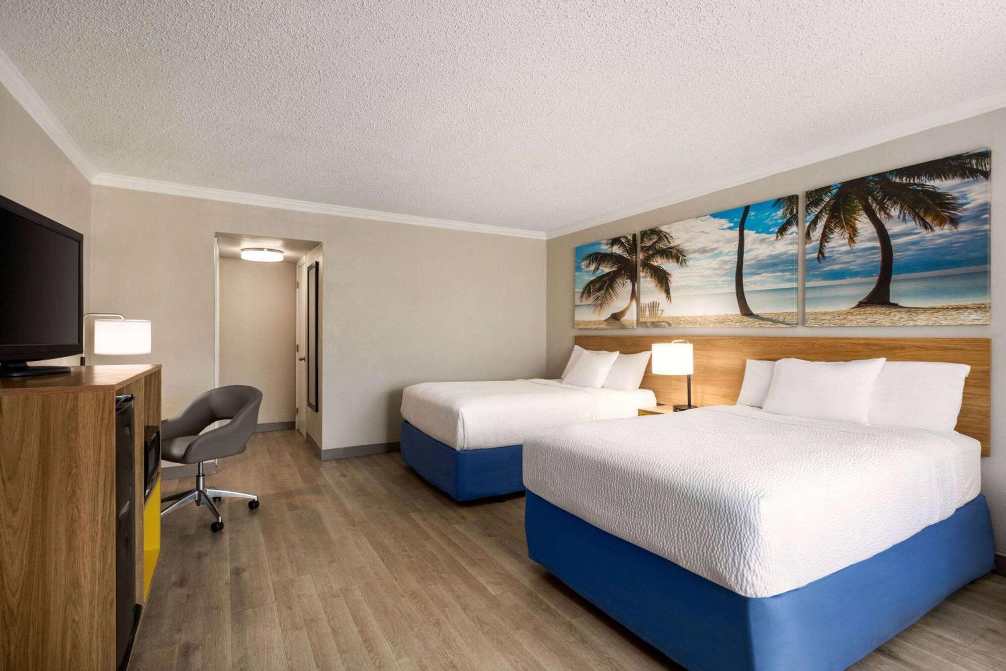 Deluxe Double Room with Two Double Beds - Non-Smoking
