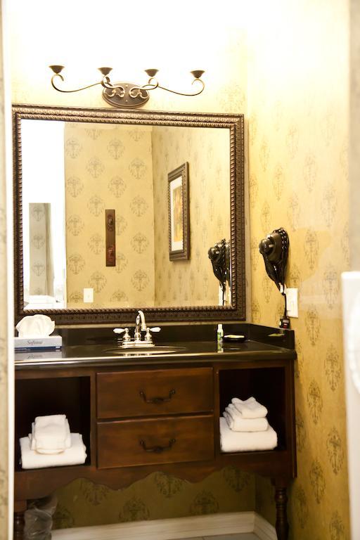 Deluxe King Room - No pets,1104571917:JPEG