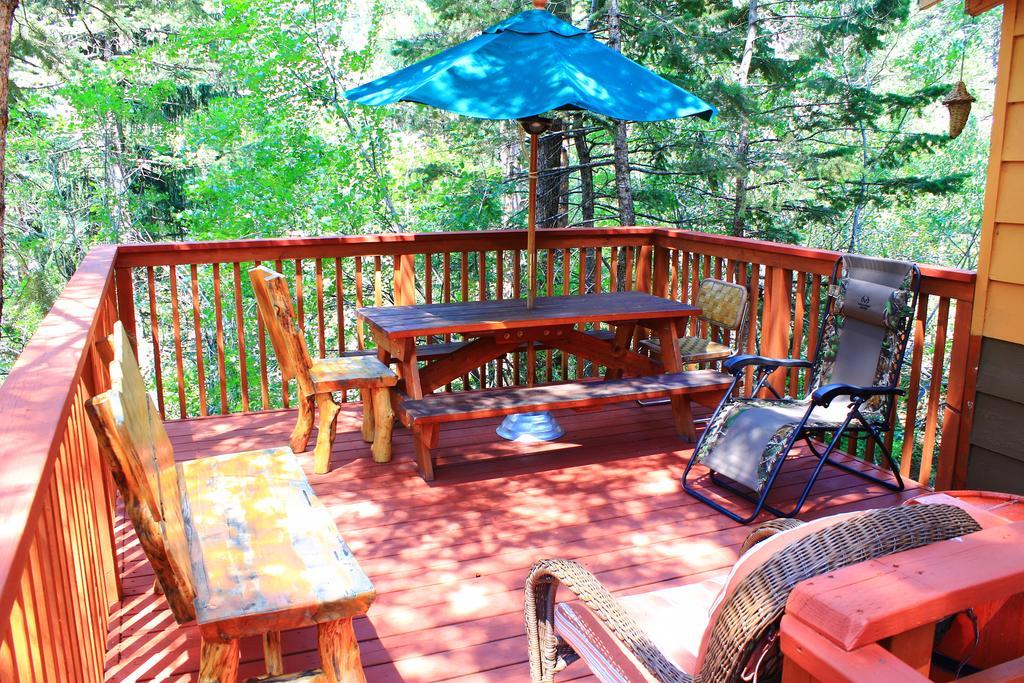 The Daniel Boone Cabin 10