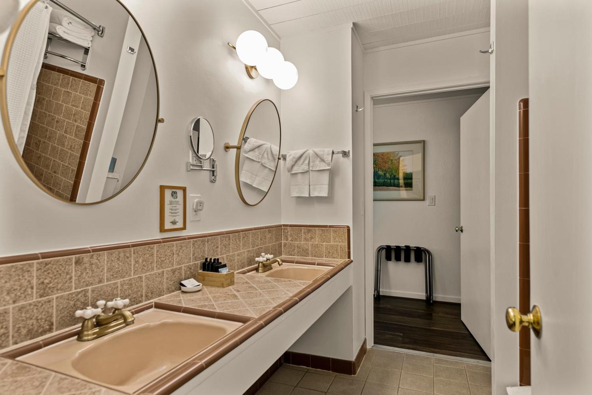 King Suite,1545661165:JPEG