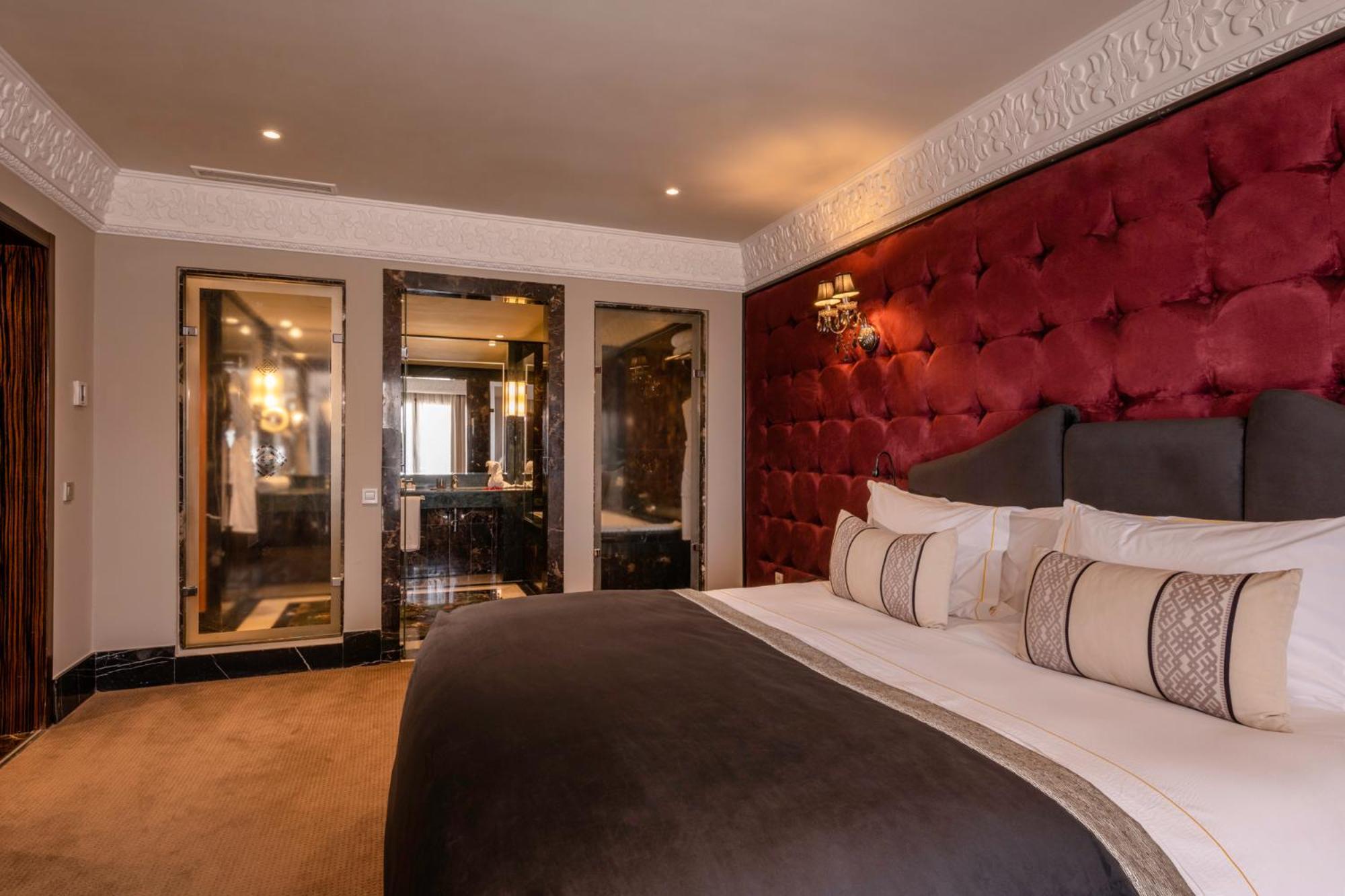 Royal Suite,1545869245:JPEG