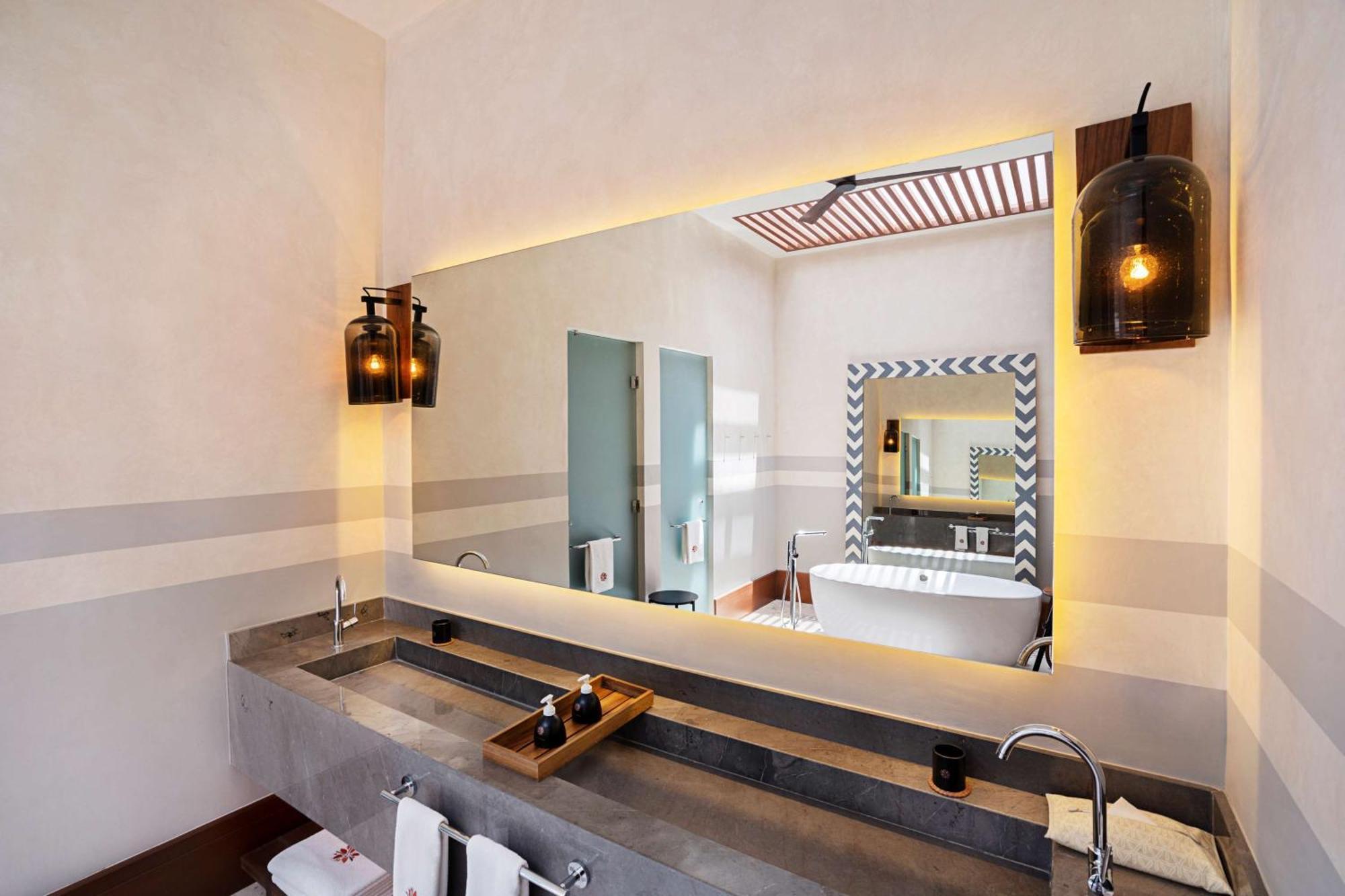 Yaab Ambassador Suite – King,1546756759:JPEG