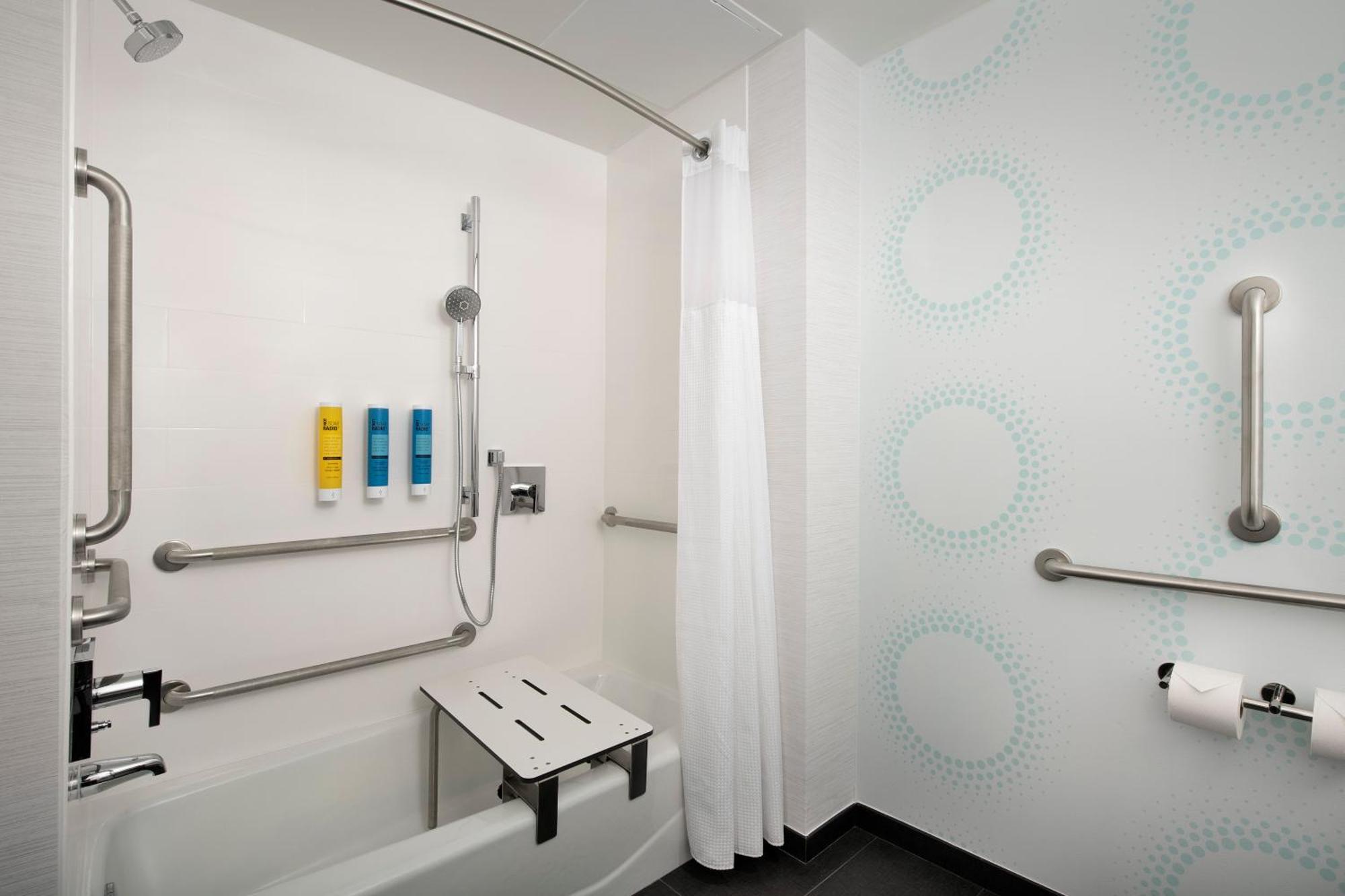 King Room with Bath Tub - Mobility Access,1546918333:JPEG