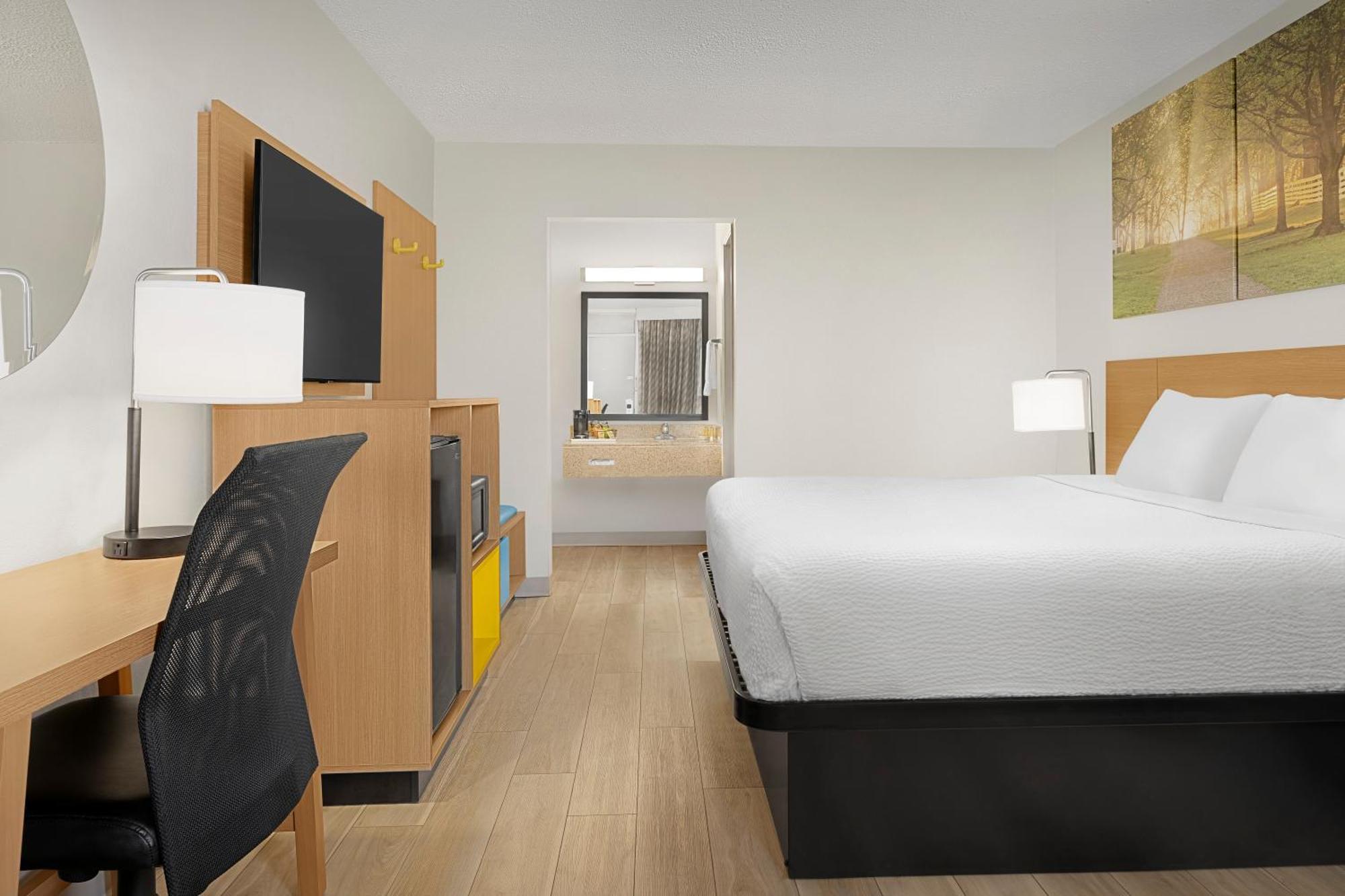 King Room with Bath Tub -Mobility/Hearing Accessible/Non-Smoking