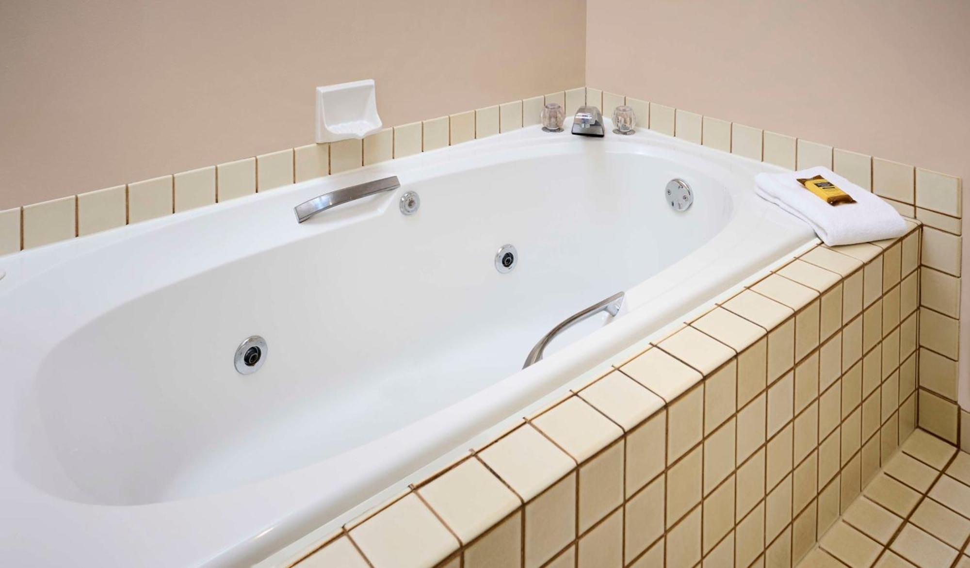 King Room with Jetted Tub - North Wing