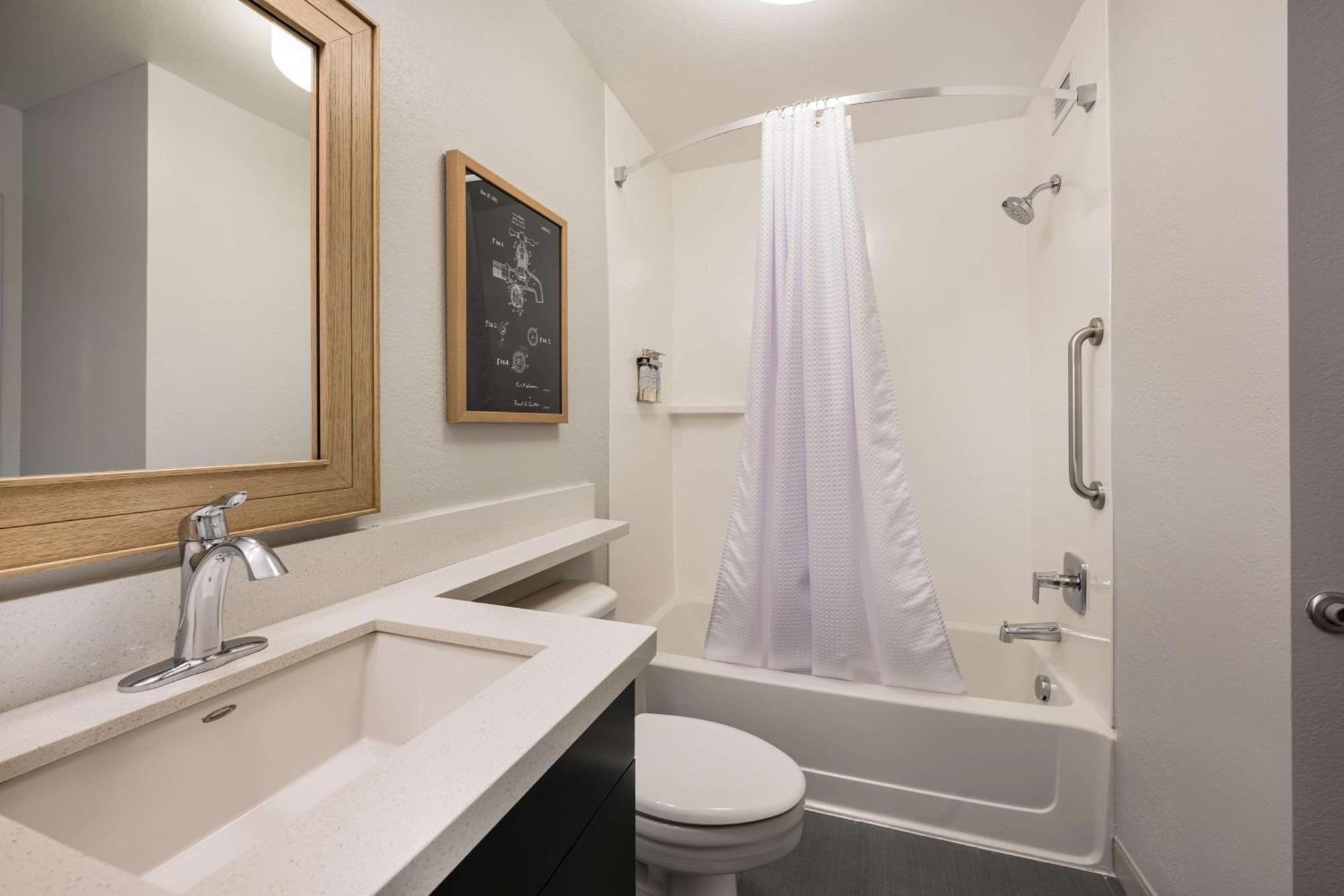 Studio Queen Suite