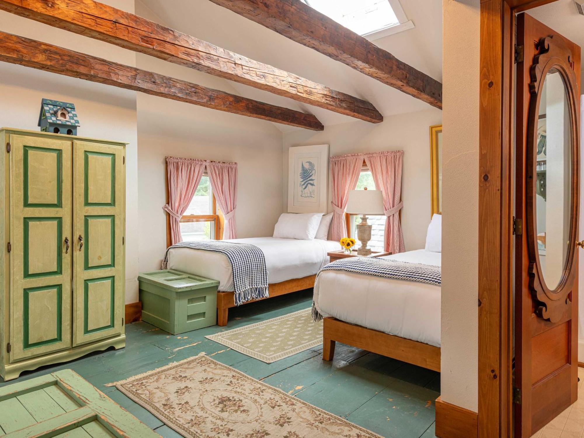 Deluxe King Suite