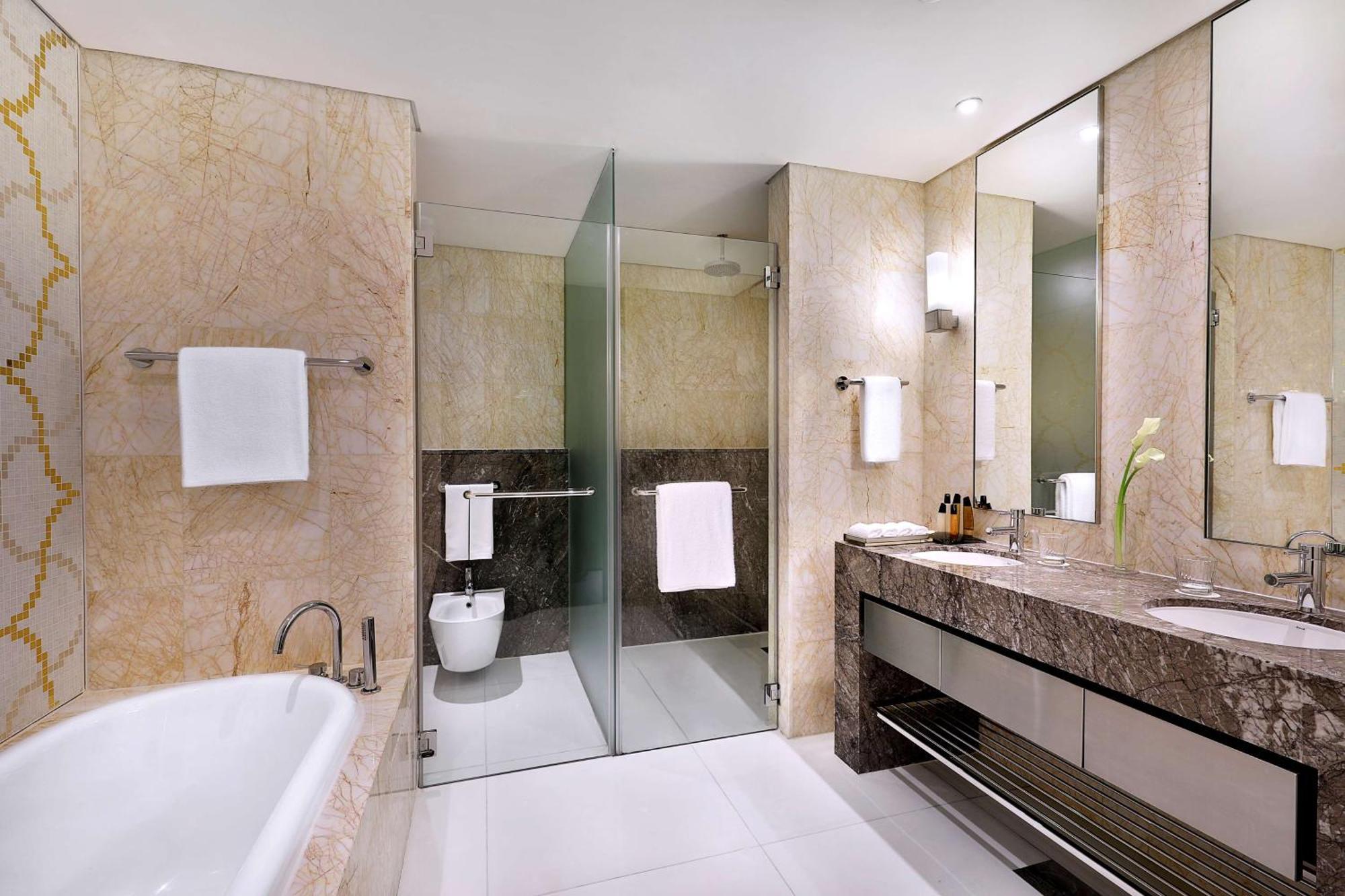Deluxe King Room with Sea View