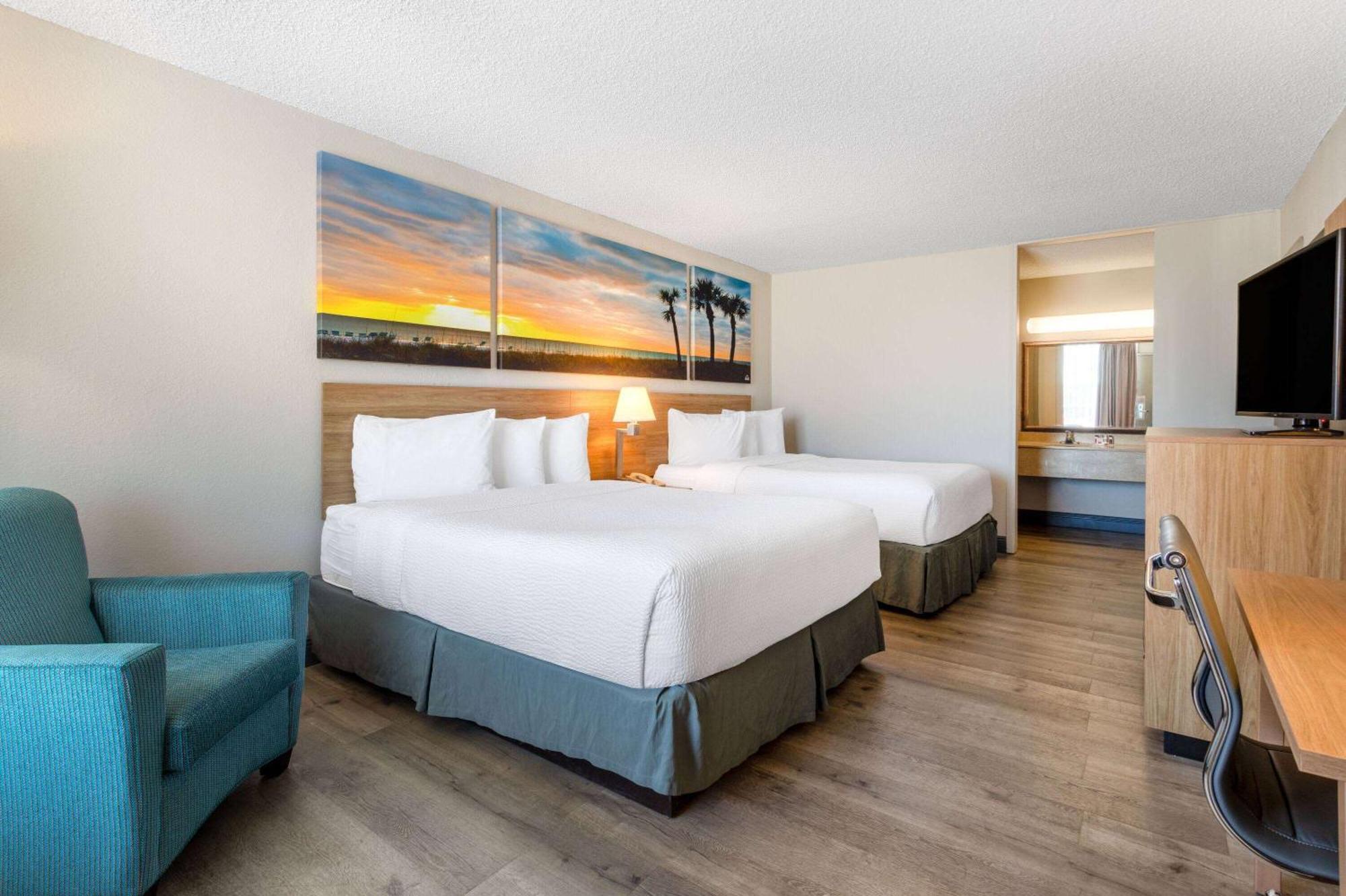 Queen Room with Two Queen Beds - Second Floor/Non-Smoking