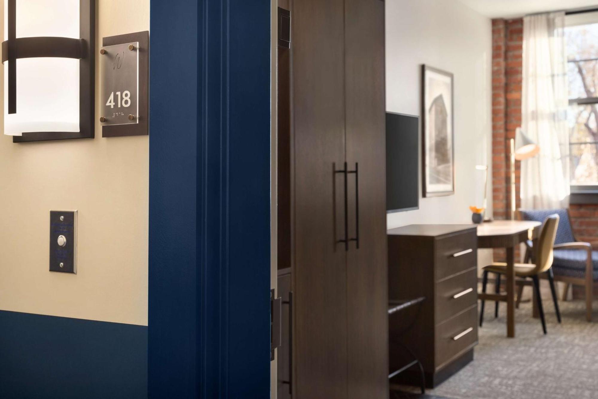 Factory King Room - Hearing Access,1552302100:JPEG