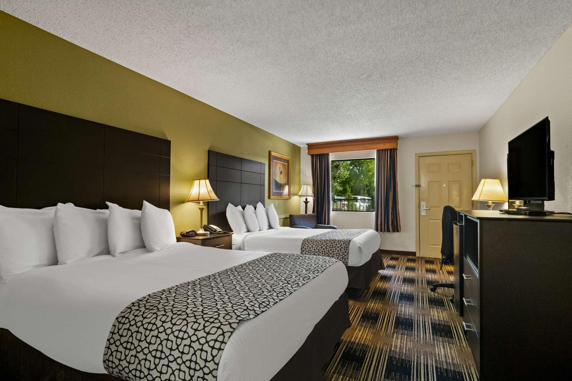 Queen Room with Two Queen Beds - Non-Smoking,1707799041:JPEG