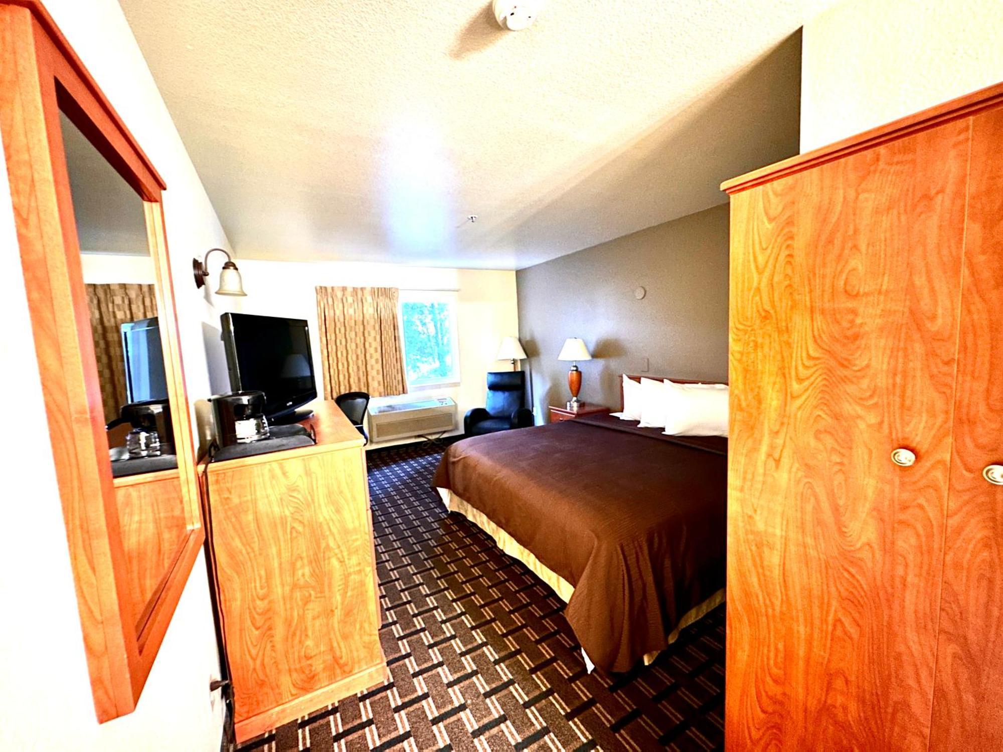 Queen Room - Non-Smoking