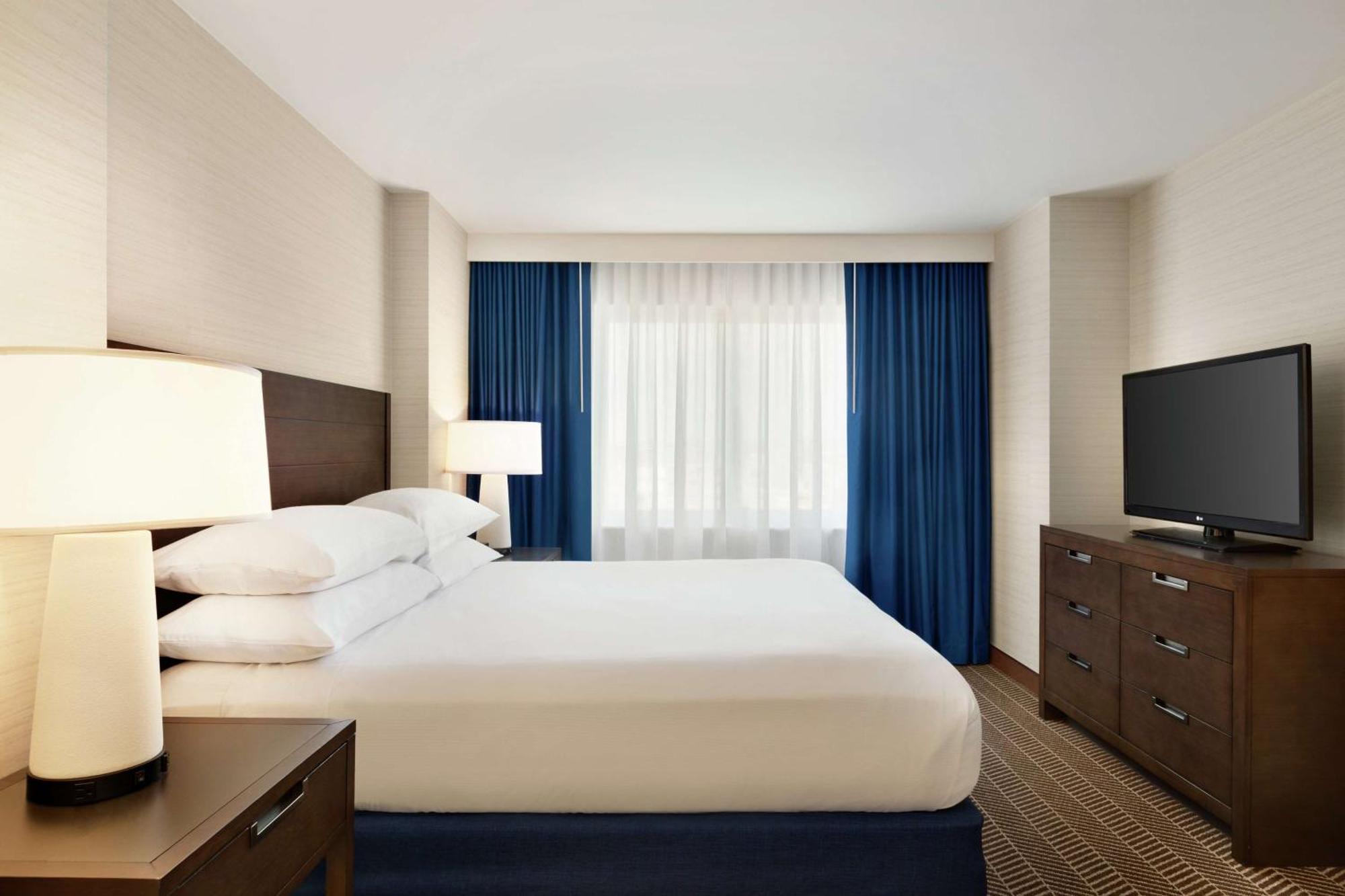 Two-Room King Suite - Non-Smoking,1548562858:JPEG