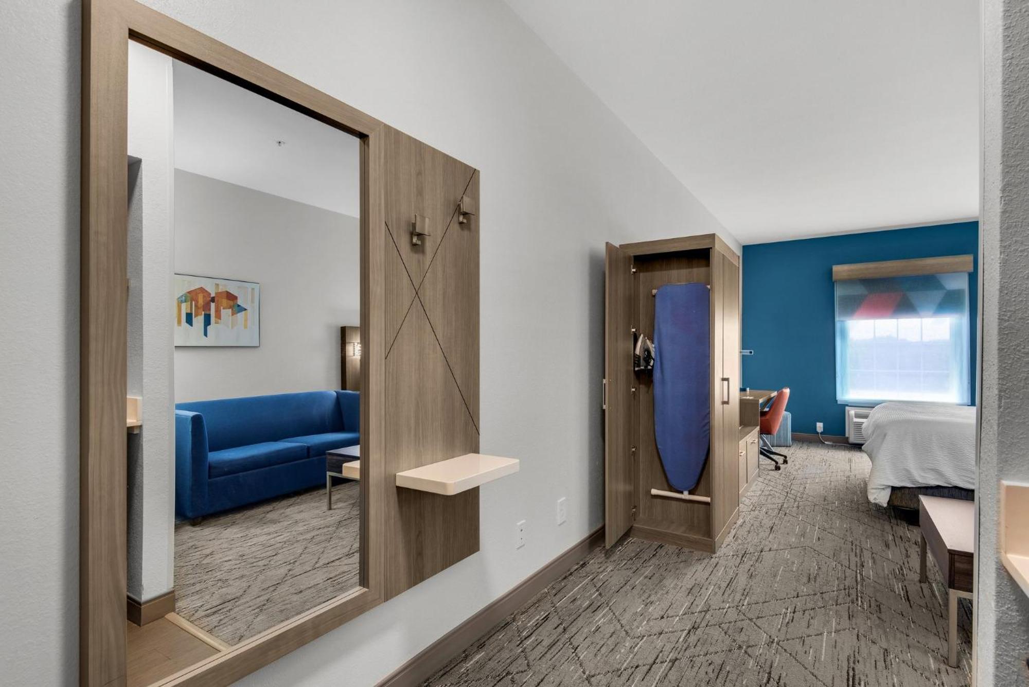 King Suite with Sofa Bed