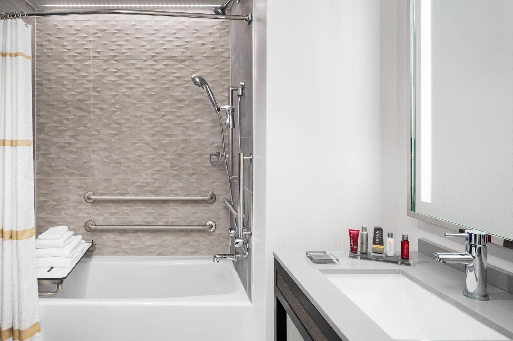 Deluxe King Room with City View,1548610975:JPEG