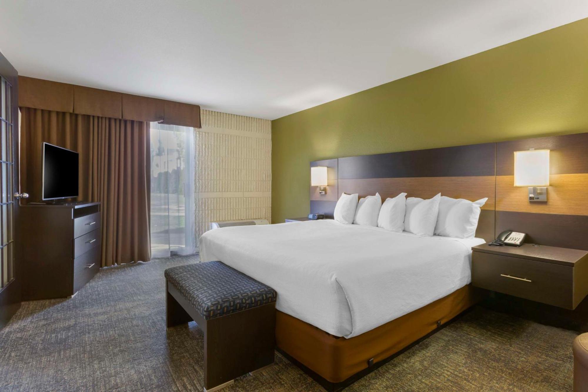 Presidential Suite - Non-Smoking,1549002349:JPEG