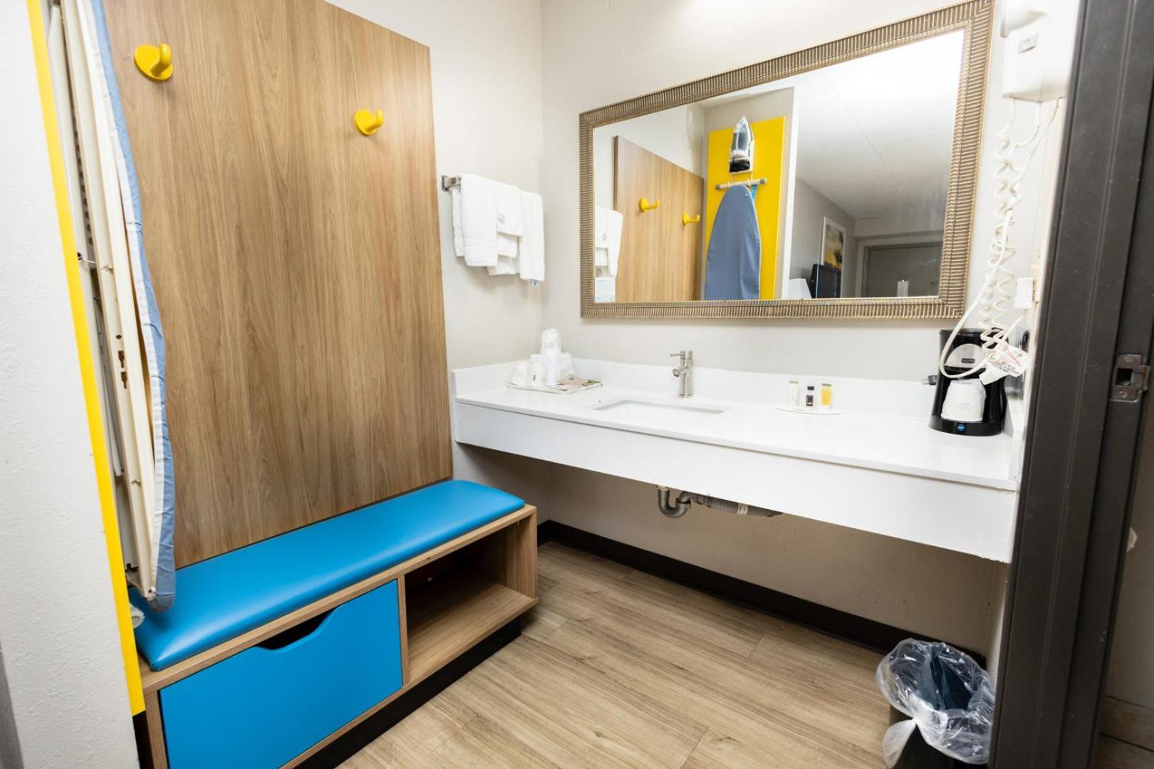 Suite with Hot Tub