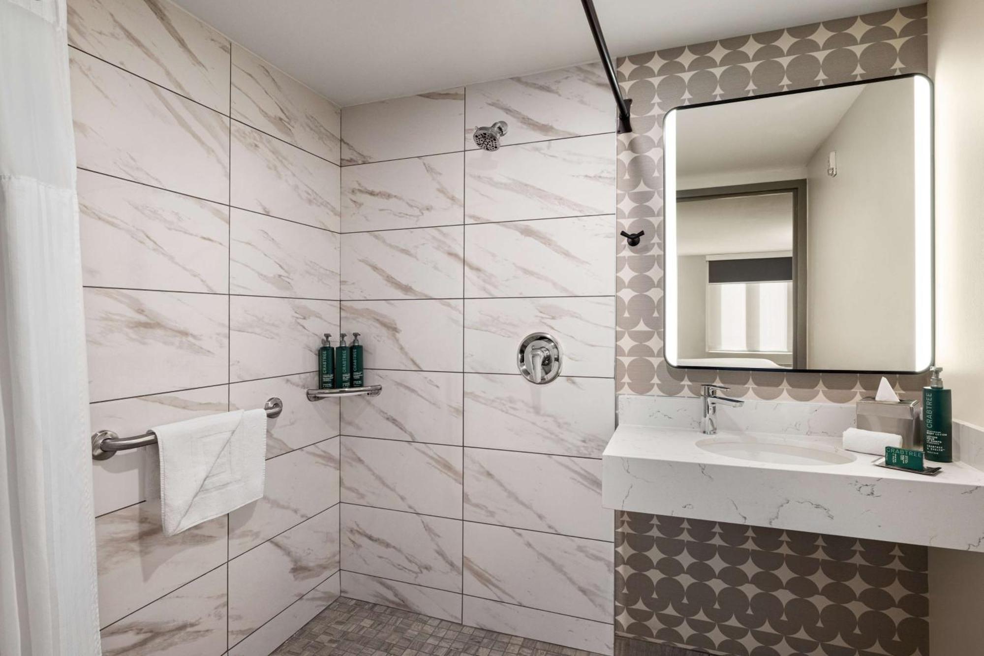 King Room with Roll-In Shower - Mobility/Hearing Accessible