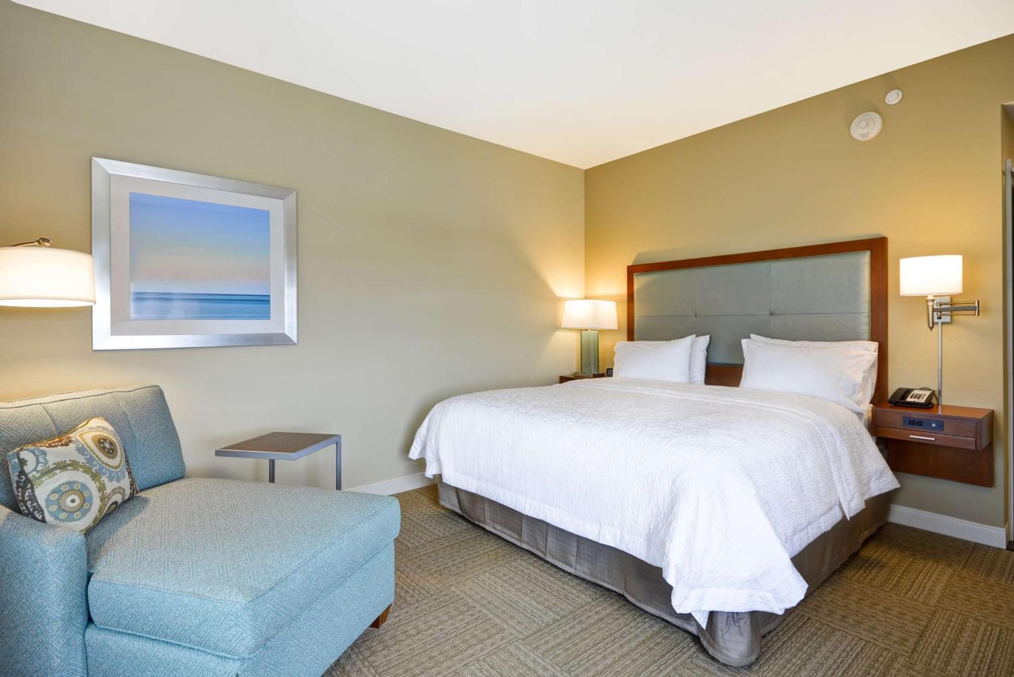 King Room with Roll-In Shower - Mobility Access/Non-Smoking