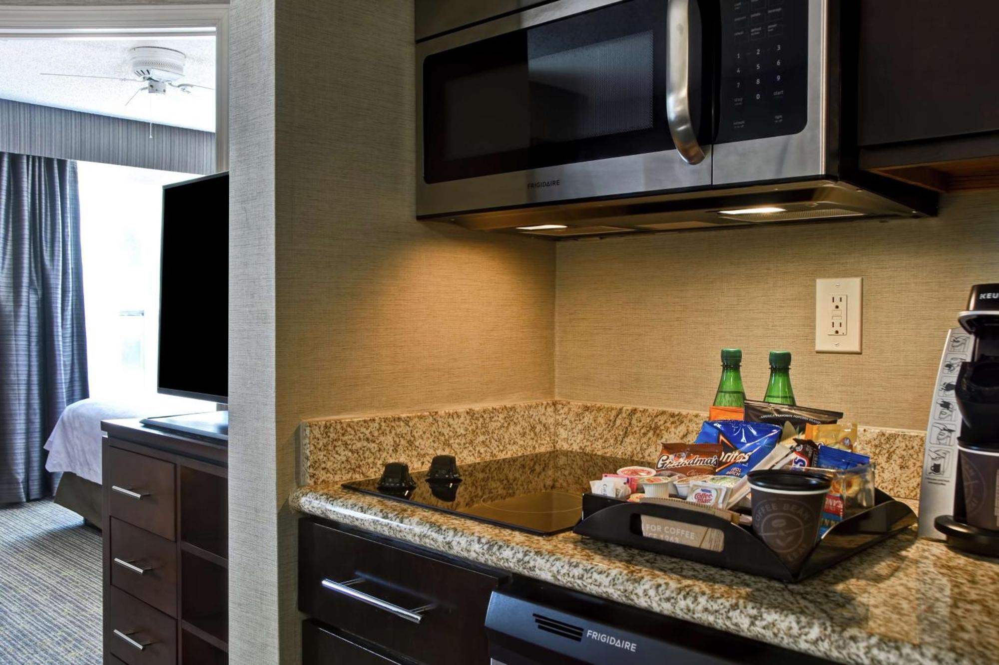 Premium One-Bedroom King Suite - Non-Smoking
