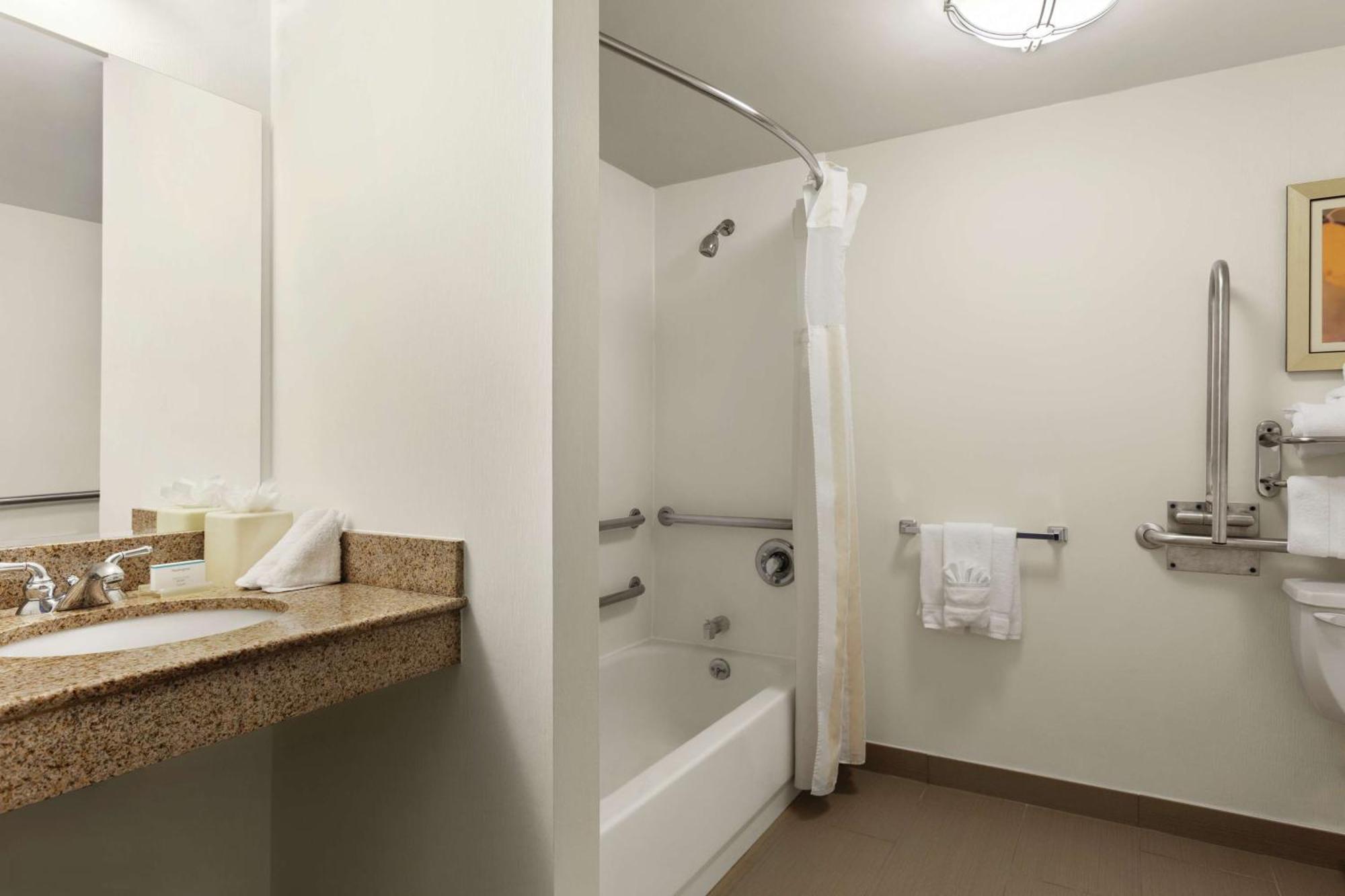 Queen Room with Two Queen Beds,1548853183:JPEG