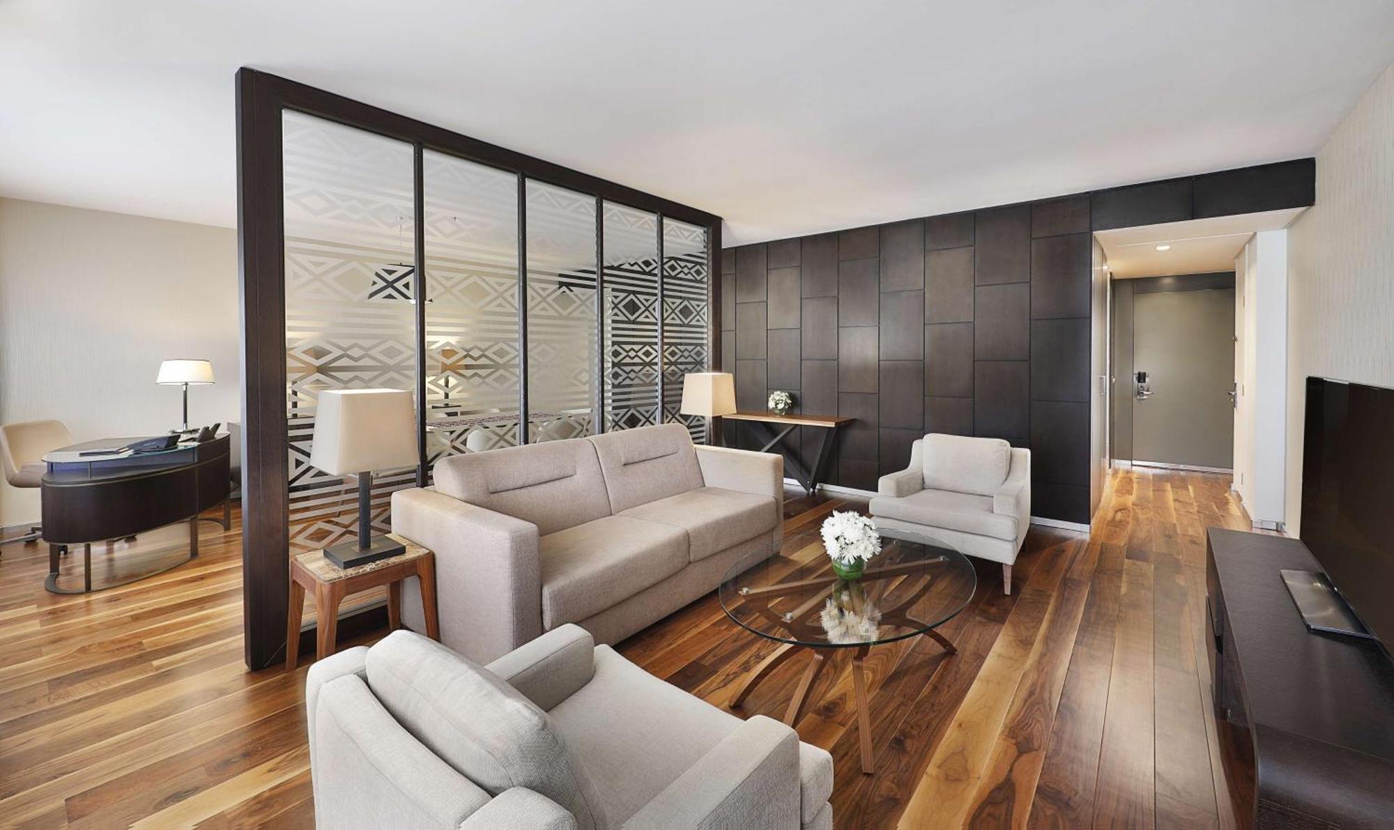 Executive Ambassador King Room with Two Double Beds,1548873484:JPEG