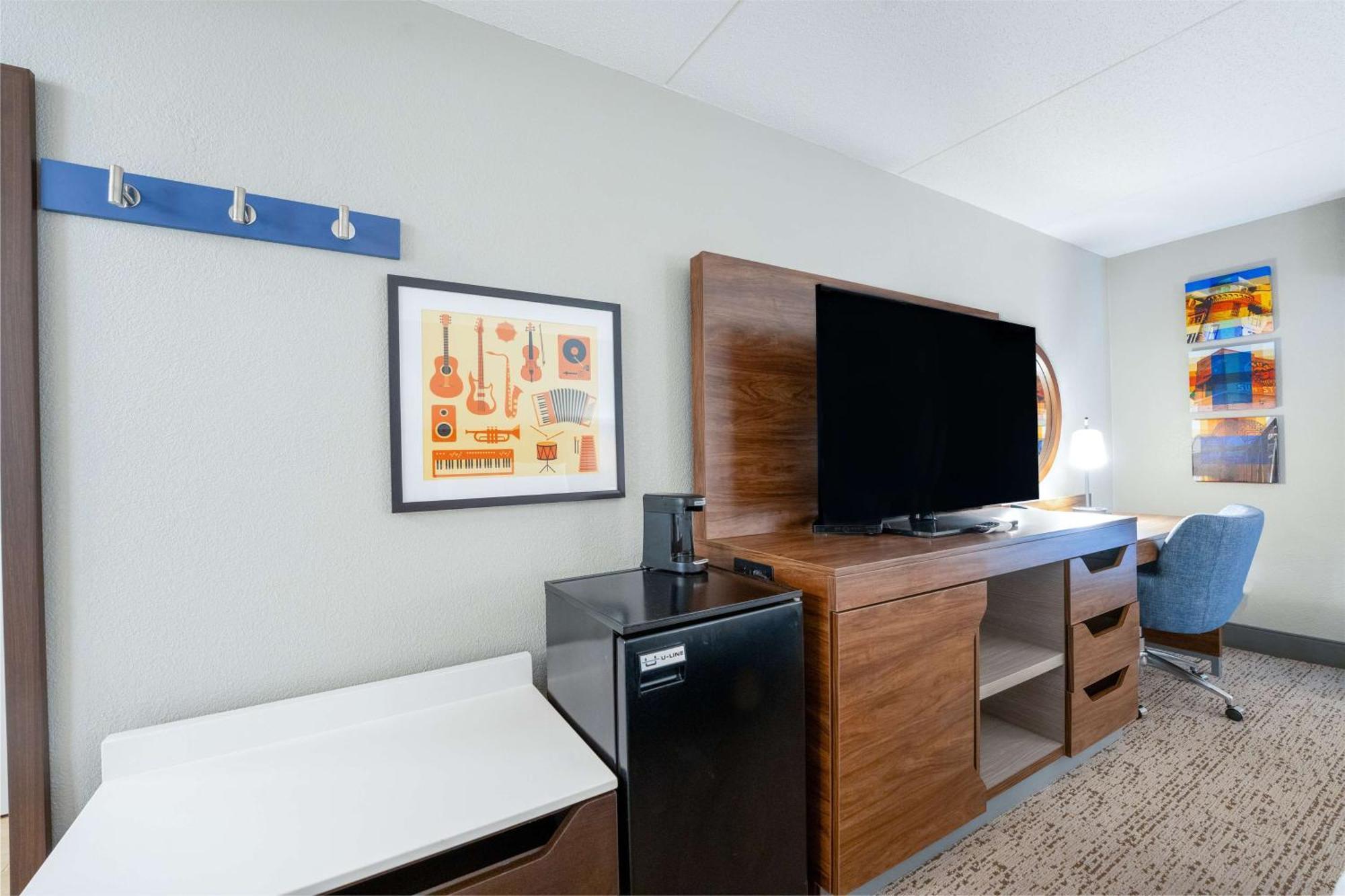 One-Bedroom King Suite with Kitchen - Non-Smoking