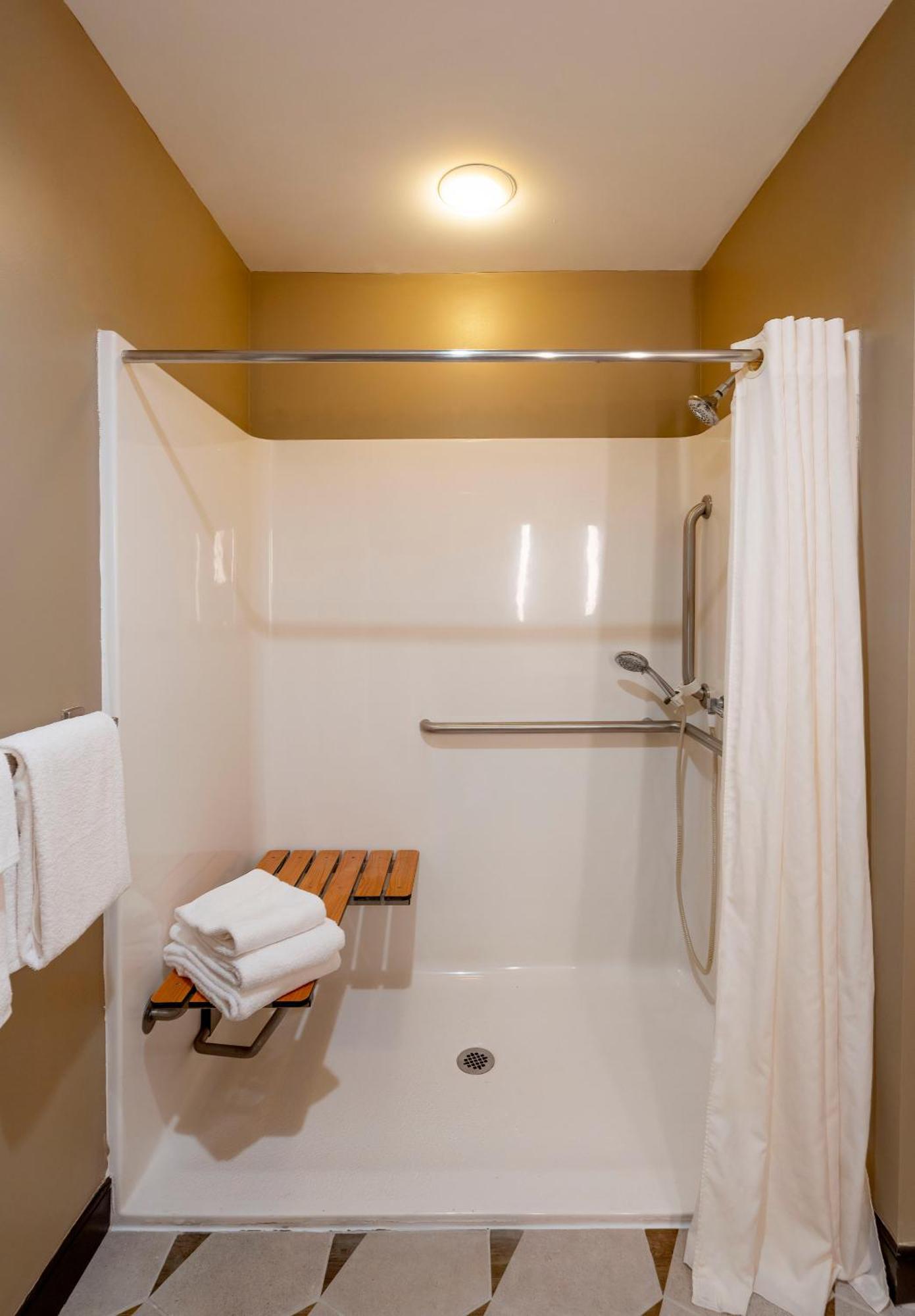 King Room - Disability Access/Non Smoking