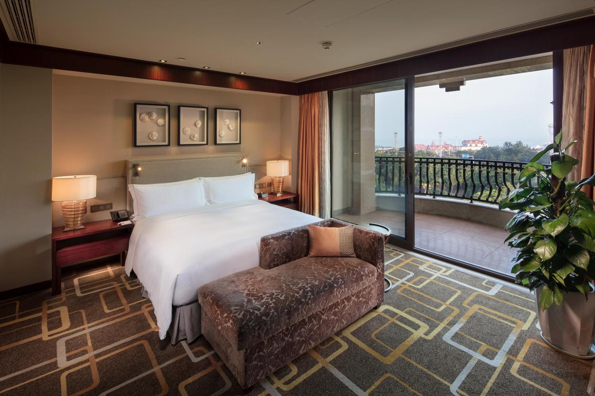 King Executive Suite with Ocean View and Lounge Access