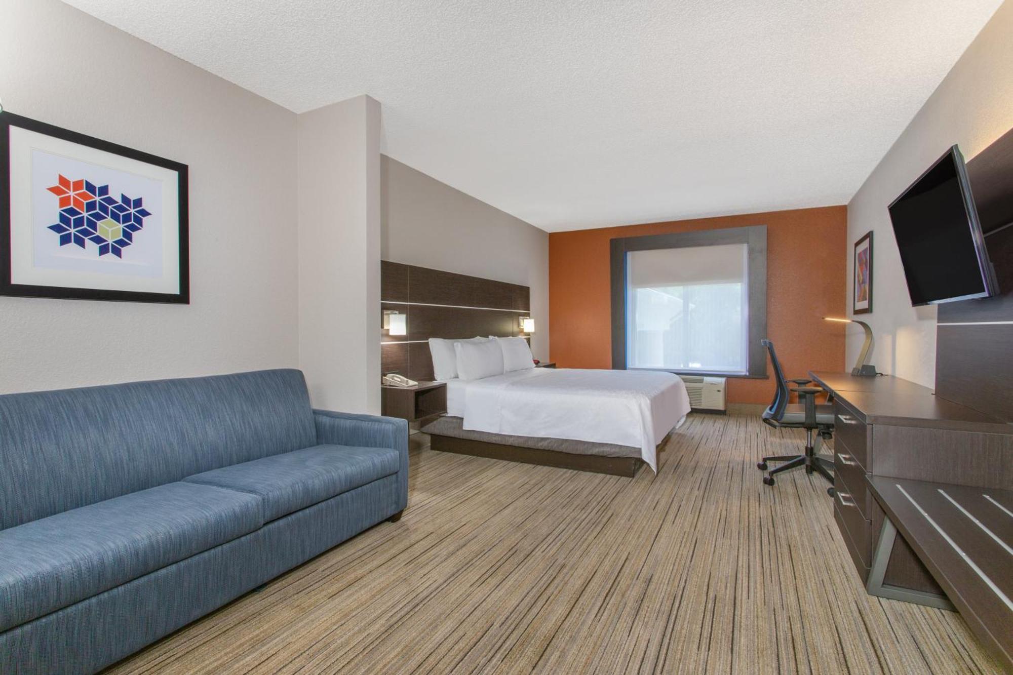 Suite with Jetted Tub - Non-Smoking