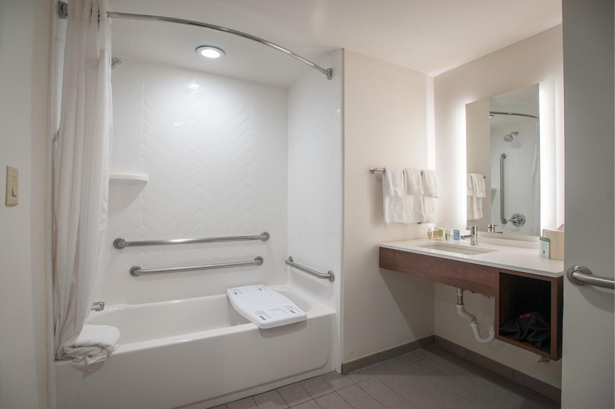 Standard King Room with Mobility Accessible Tub