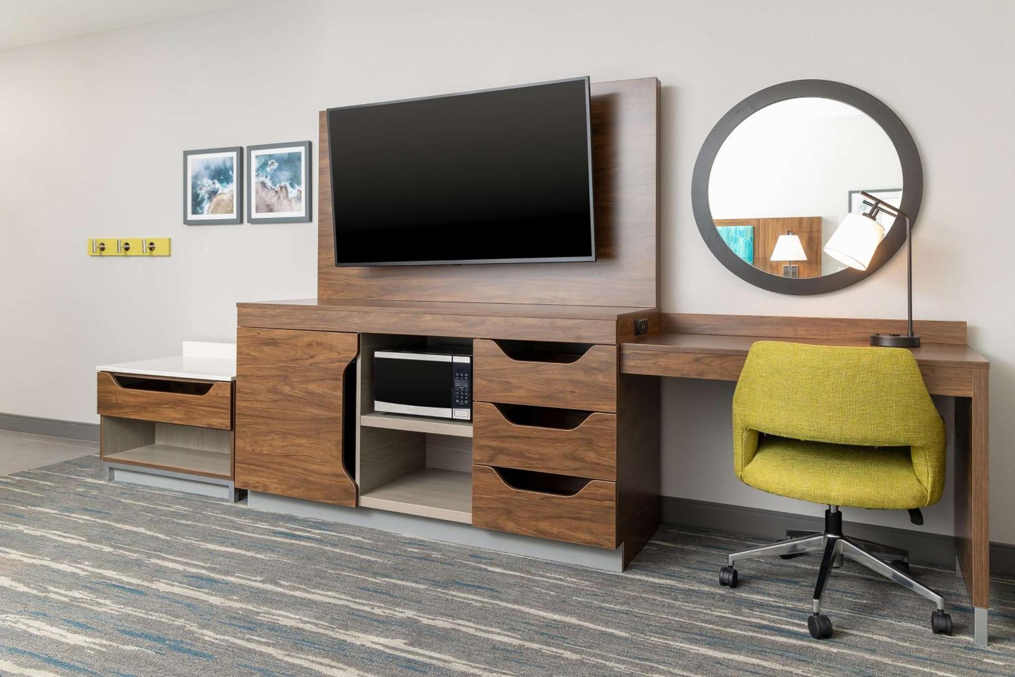 King Room with Microwave and Fridge