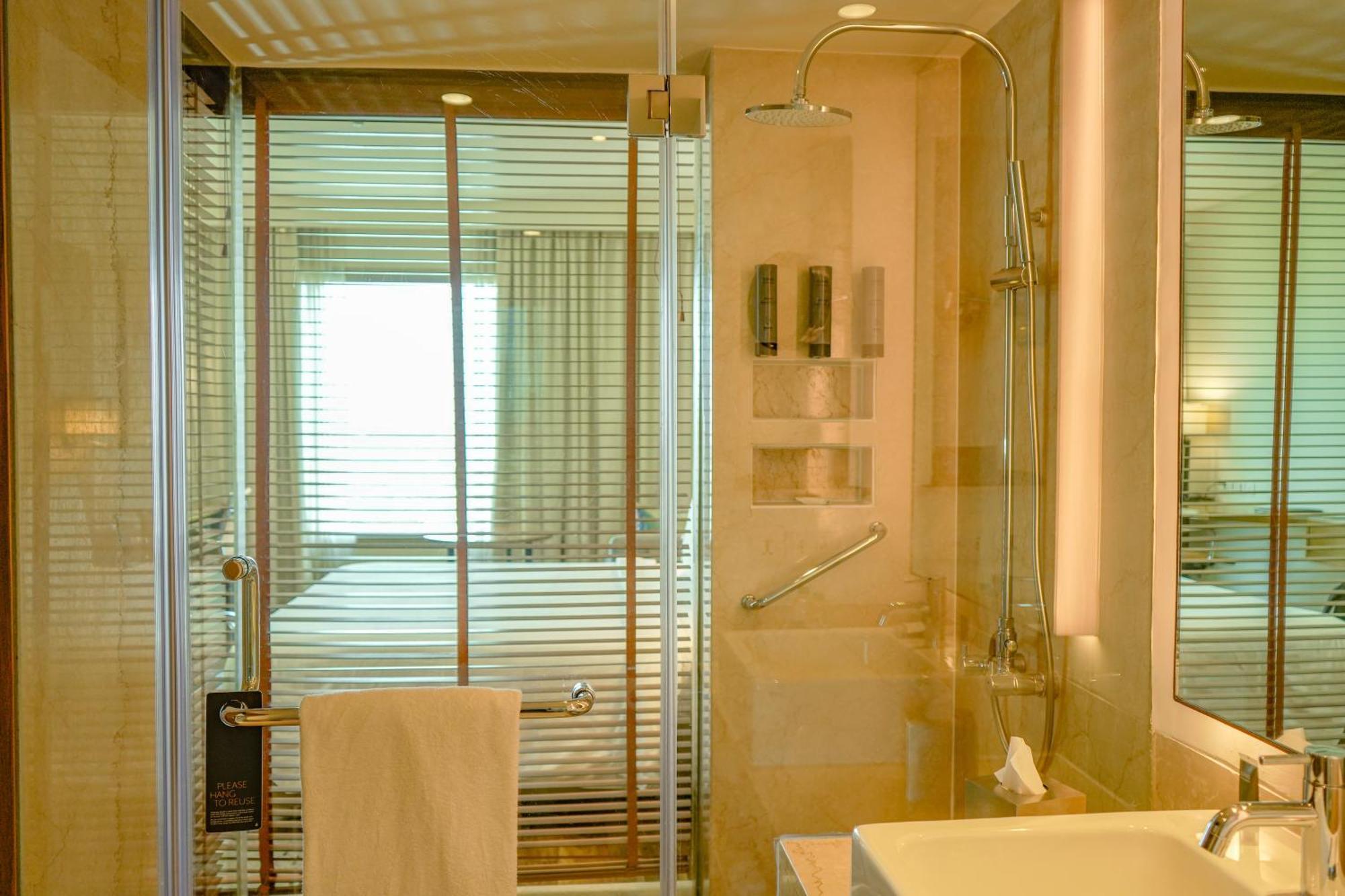 Premier King Room – 2 Pieces Pressing, 15% Discount on Food and Beverages, Early Check-In, Wi-Fi,1550341219:JPEG