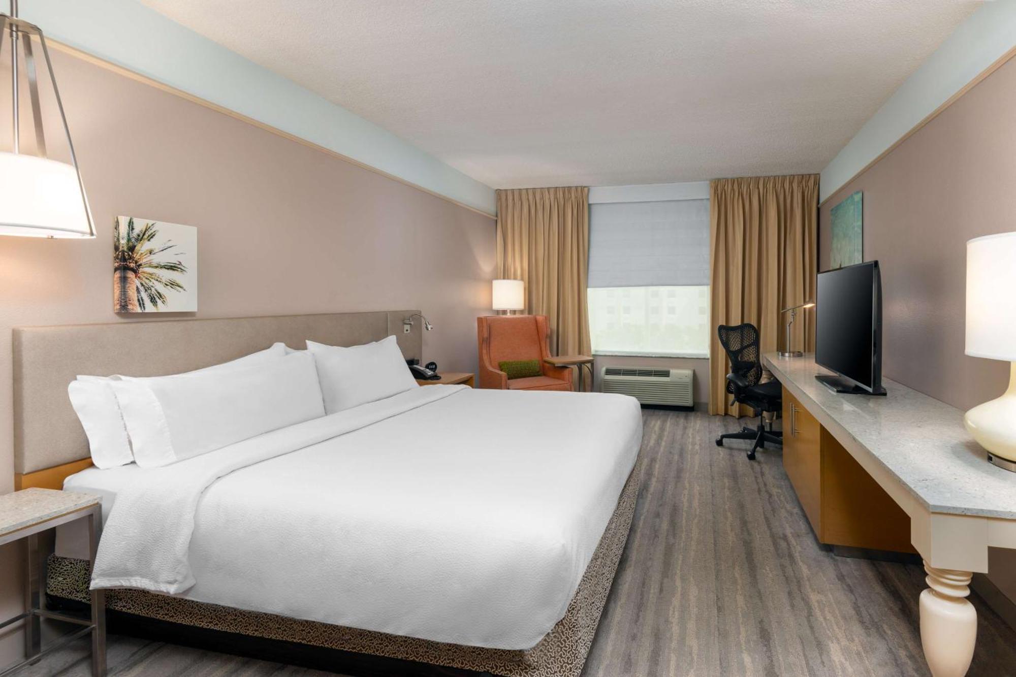 King Room with Accessible Tub - Mobility Access