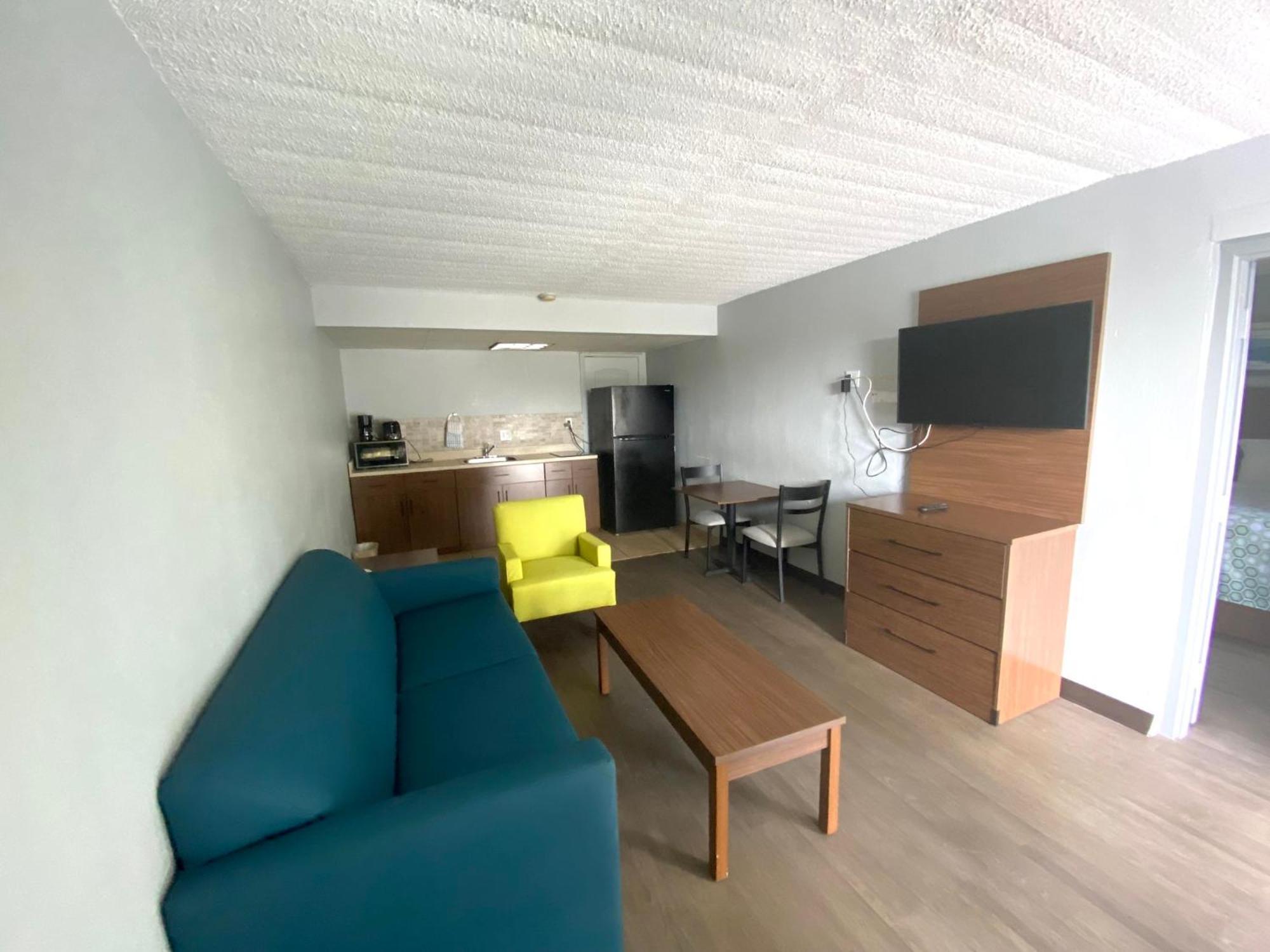 Suite with Two Queen Beds Non-Smoking