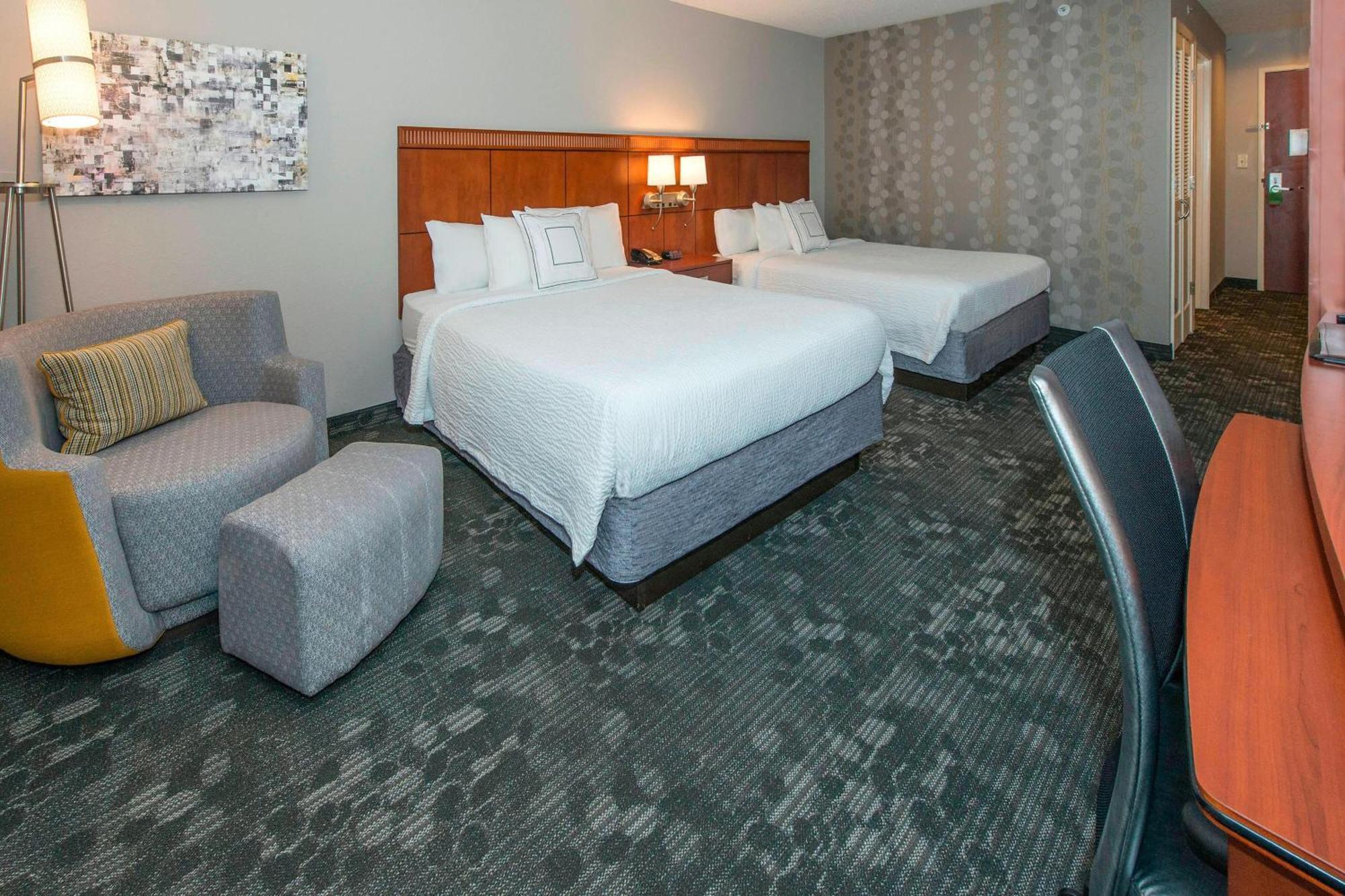 Queen Room with Two Queen Beds - Hearing Accessible