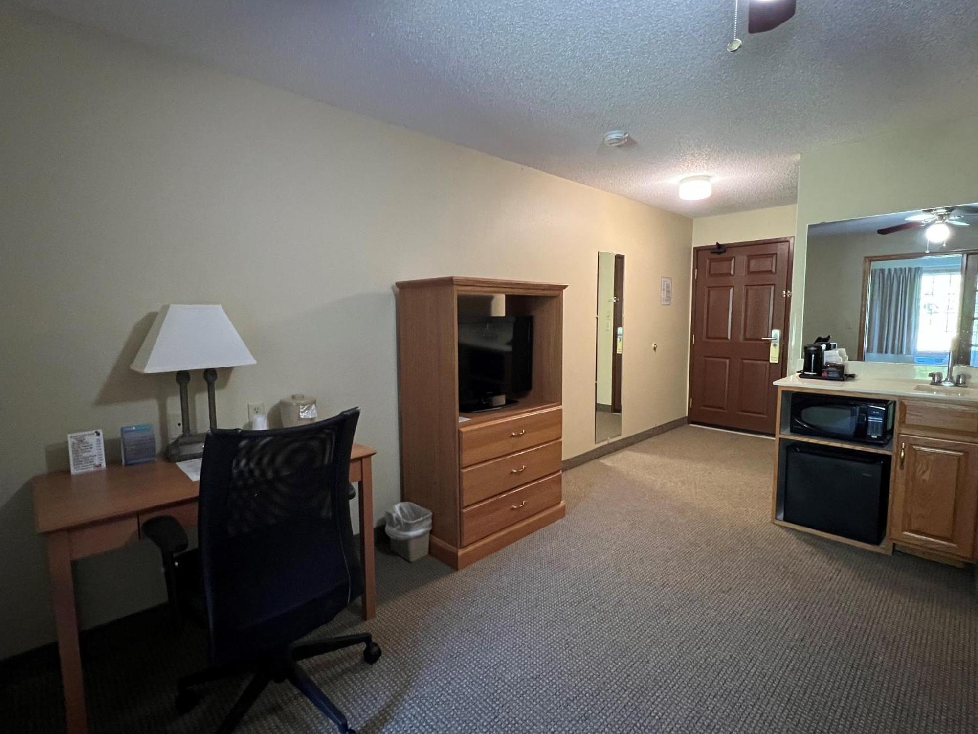 One-Bedroom King Suite,1550970370:JPEG