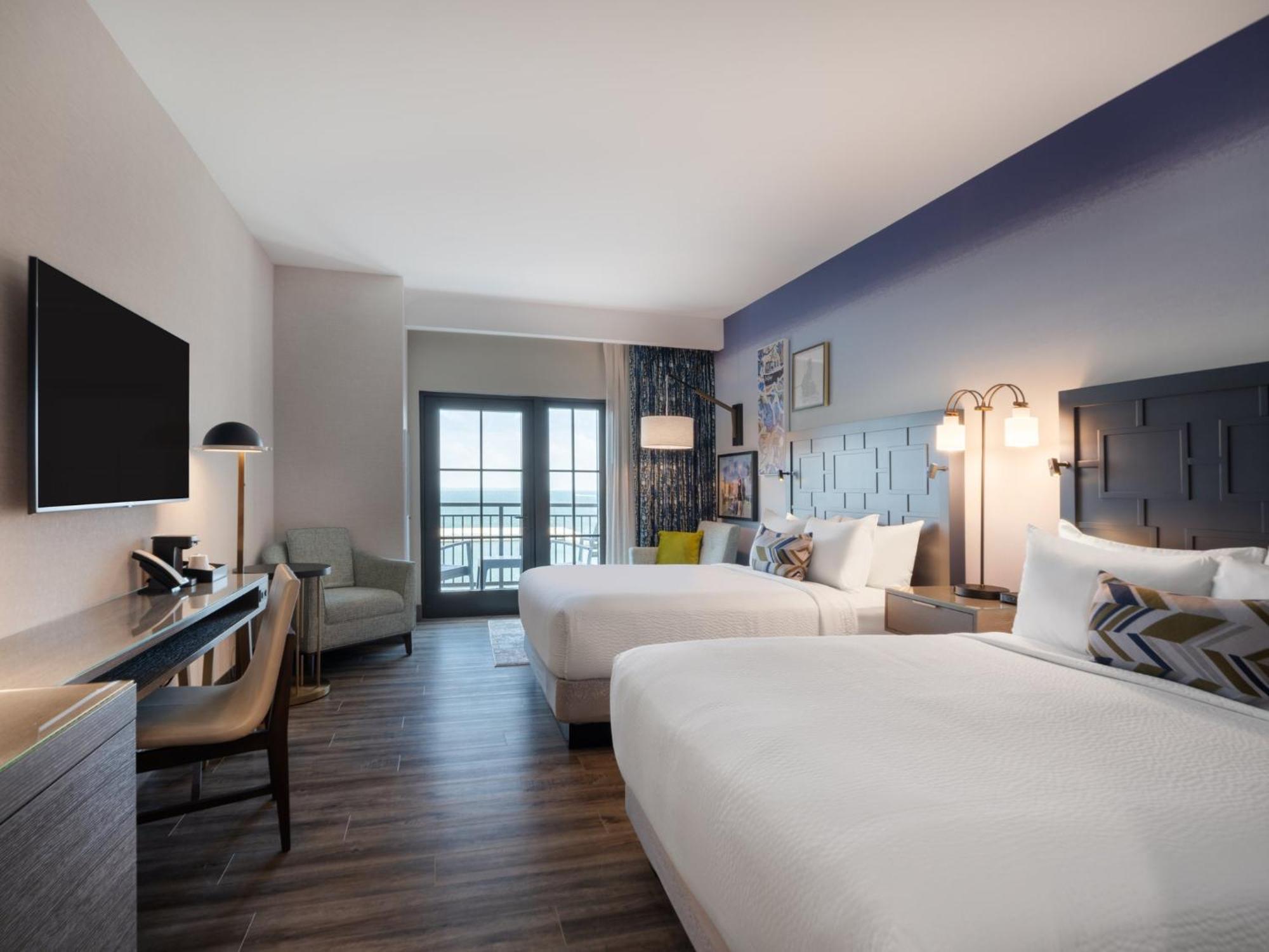 Premium Two Queens Room with Balcony and Bay View