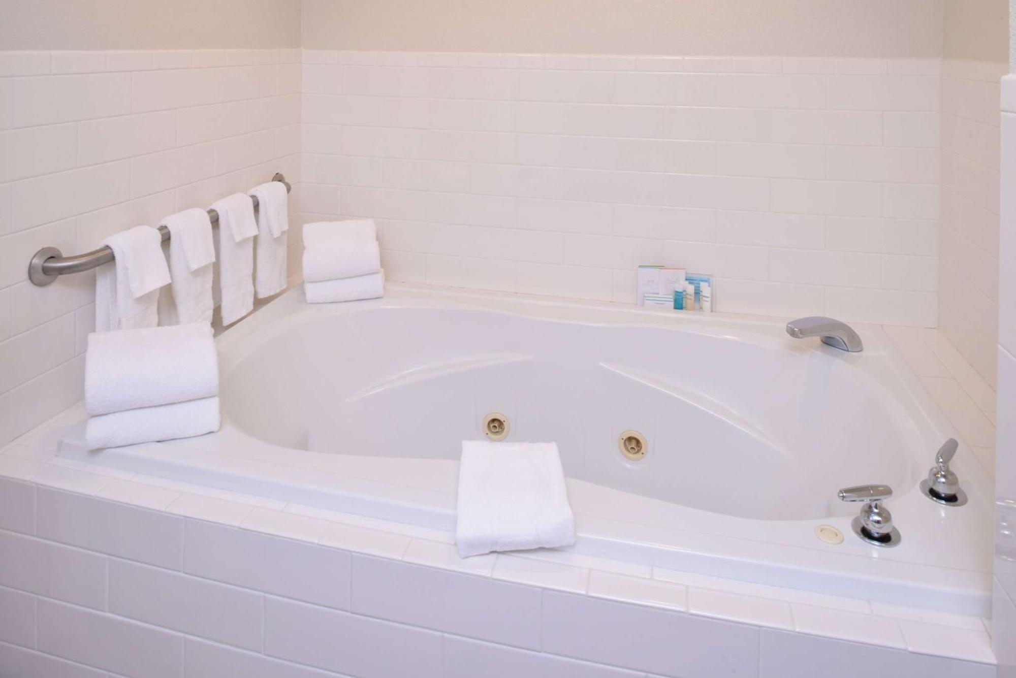 King Room with Spa Bath